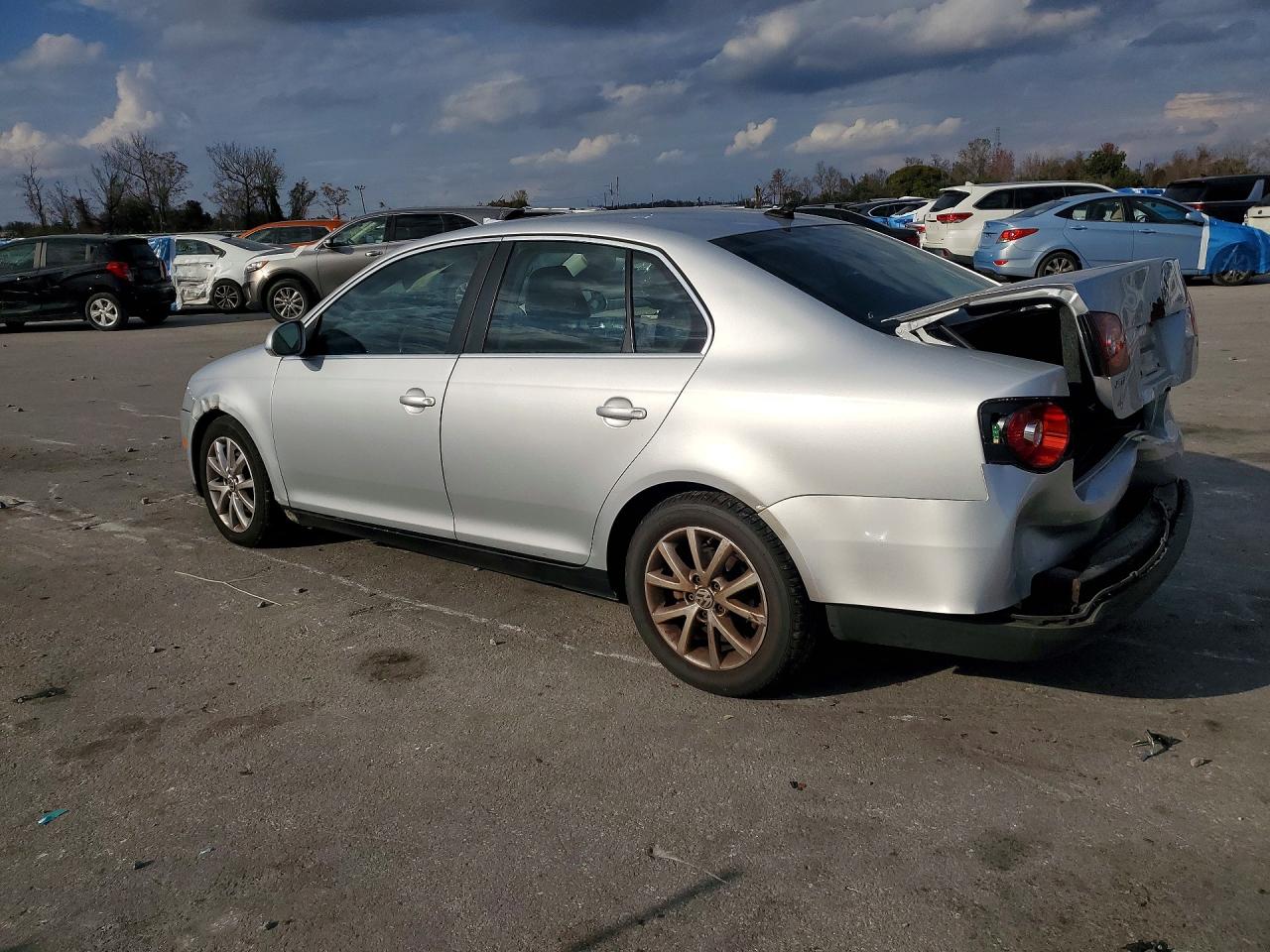 2010 Volkswagen Jetta Серебряный vin: 3VWRX7AJ8AM059389