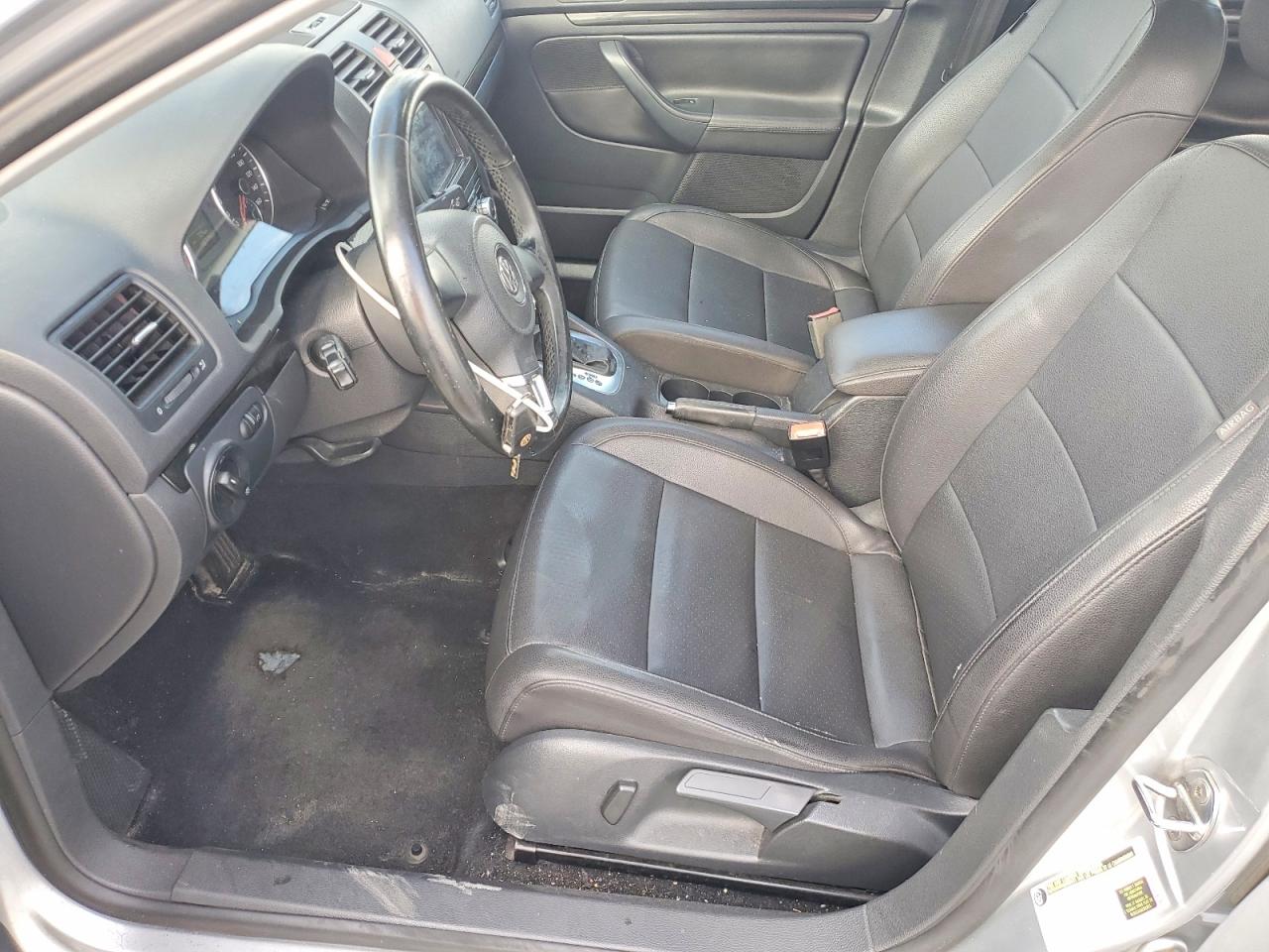 2010 Volkswagen Jetta Серебряный vin: 3VWRX7AJ8AM059389