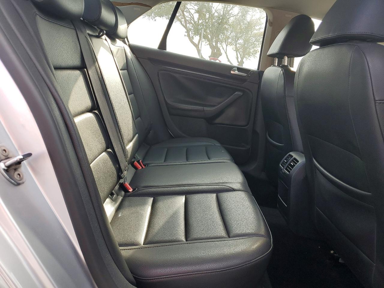 2010 Volkswagen Jetta Серебряный vin: 3VWRX7AJ8AM059389