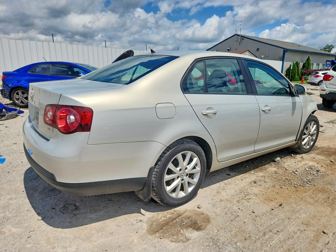 2010 Volkswagen Jetta Se Бежевый vin: 3VWRX7AJ8AM115962