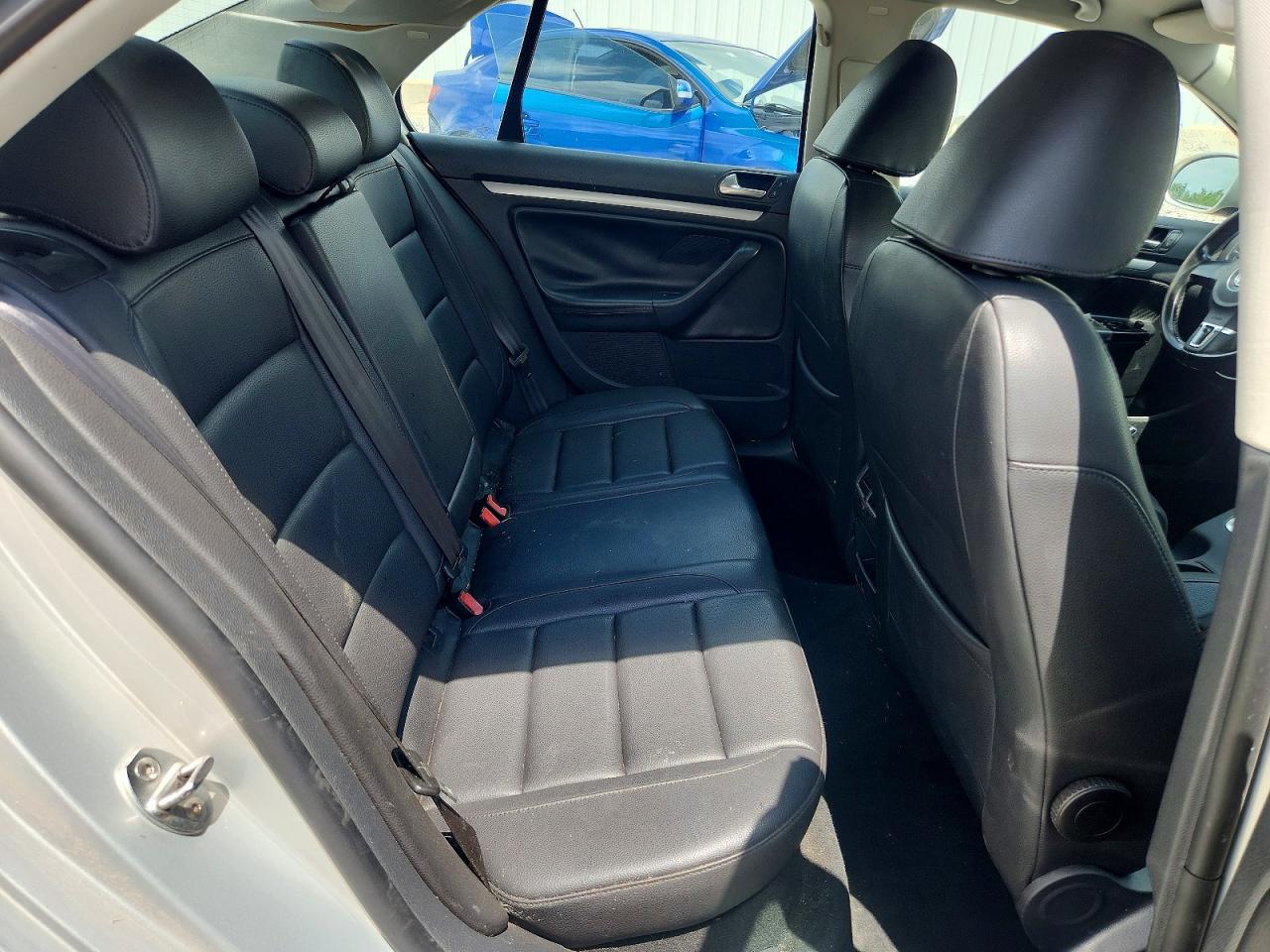 2010 Volkswagen Jetta Se Бежевый vin: 3VWRX7AJ8AM115962