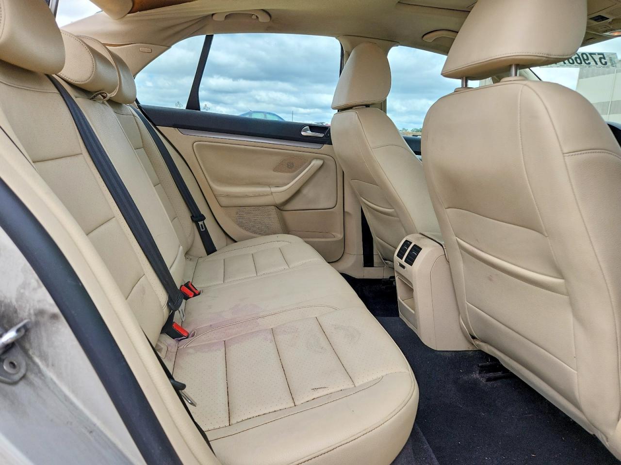 2010 Volkswagen Jetta Se Silver vin: 3VWRX7AJ8AM117548