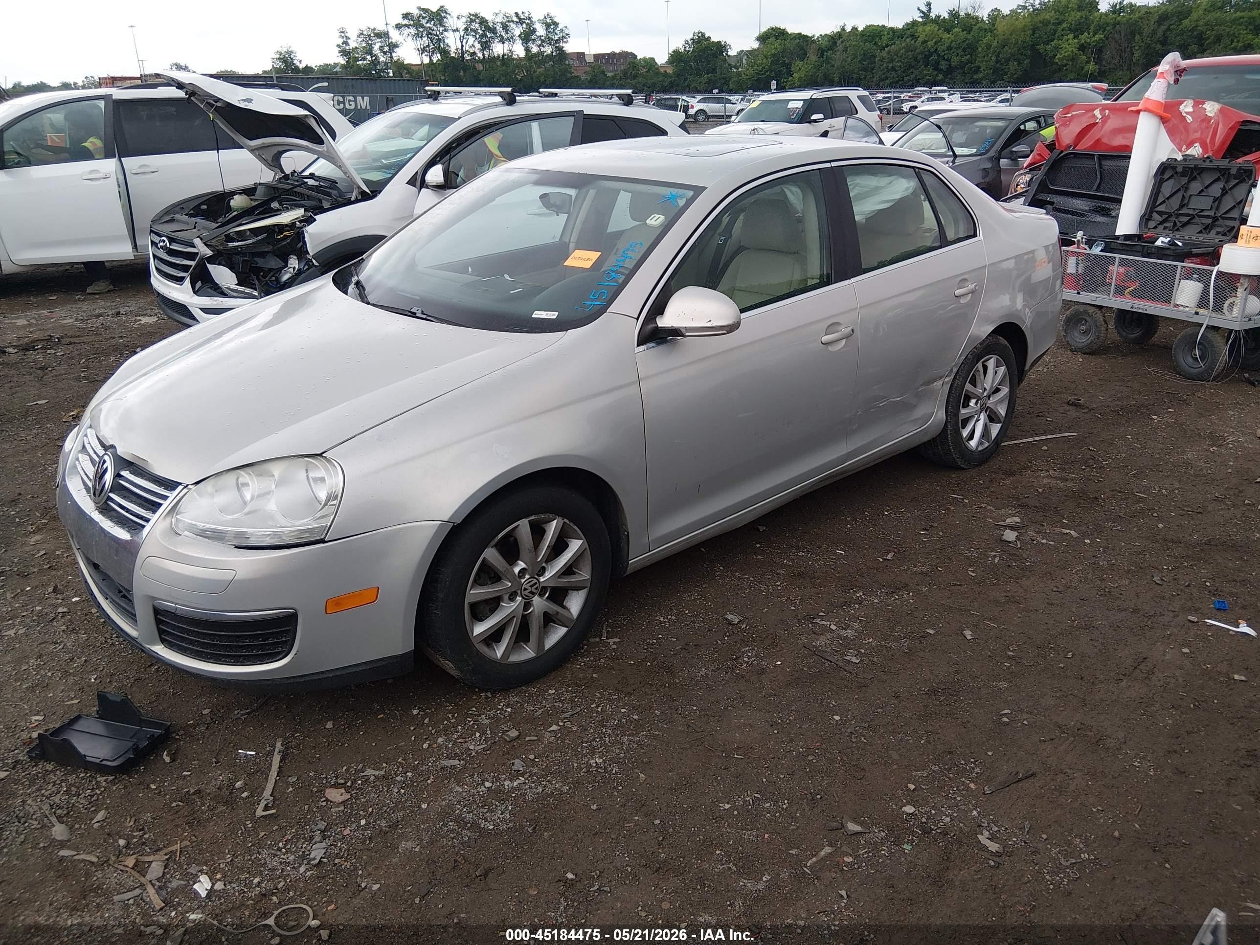 2010 Volkswagen Jetta Se Cream vin: 3VWRX7AJ9AM025137