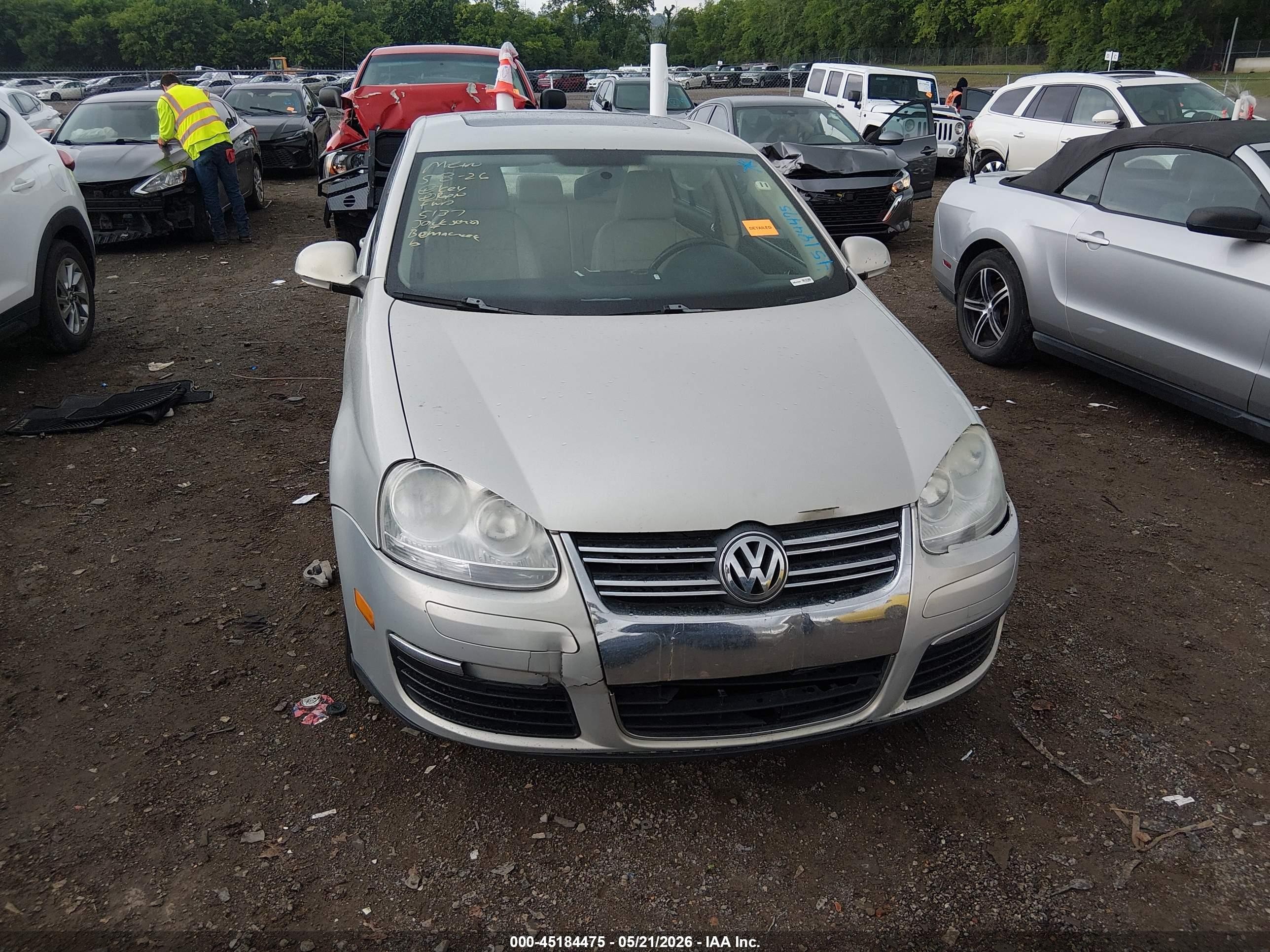 2010 Volkswagen Jetta Se Cream vin: 3VWRX7AJ9AM025137