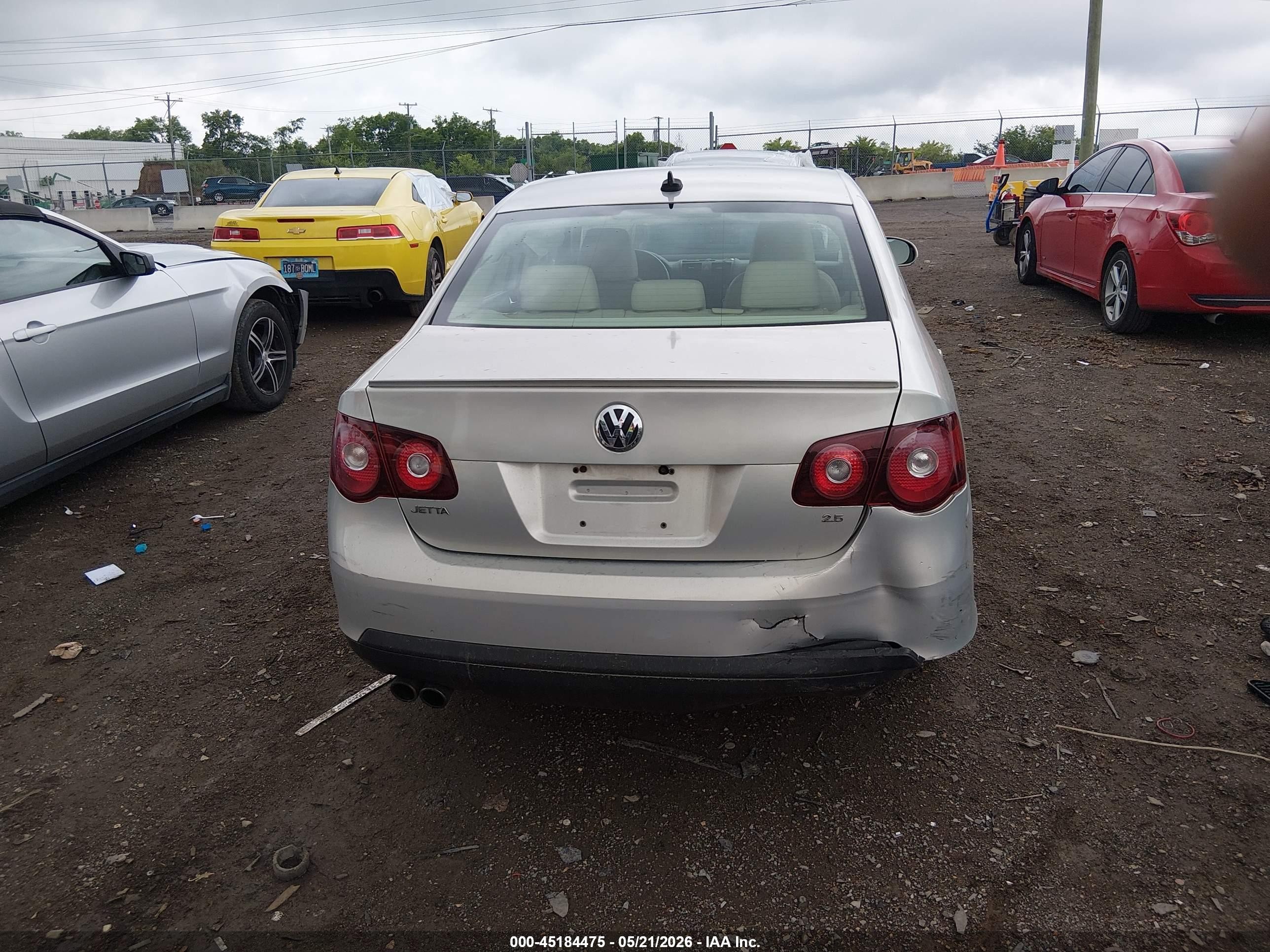 2010 Volkswagen Jetta Se Cream vin: 3VWRX7AJ9AM025137