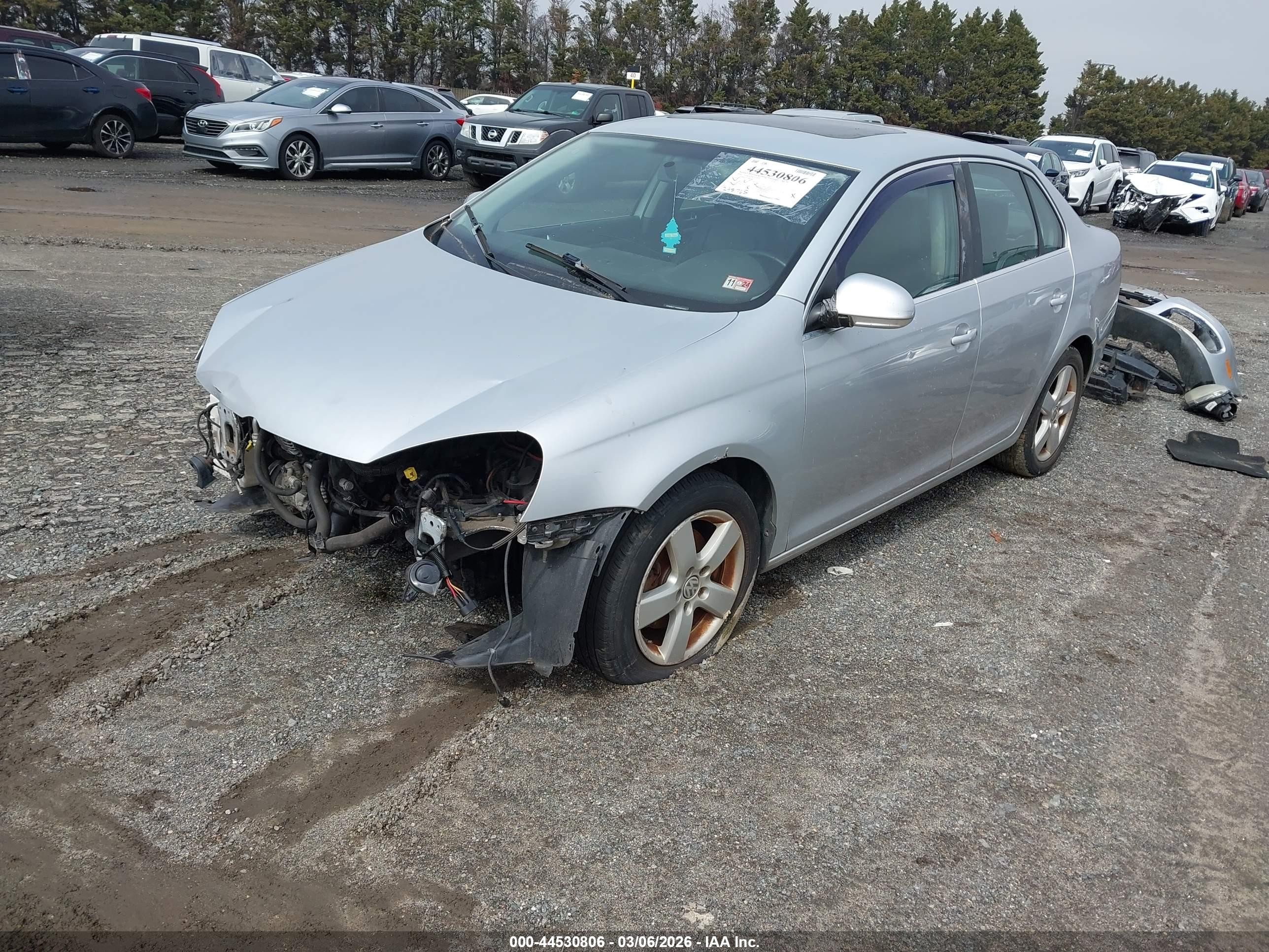 2008 Volkswagen Jetta Se Серебряный vin: 3VWRZ71K08M090312