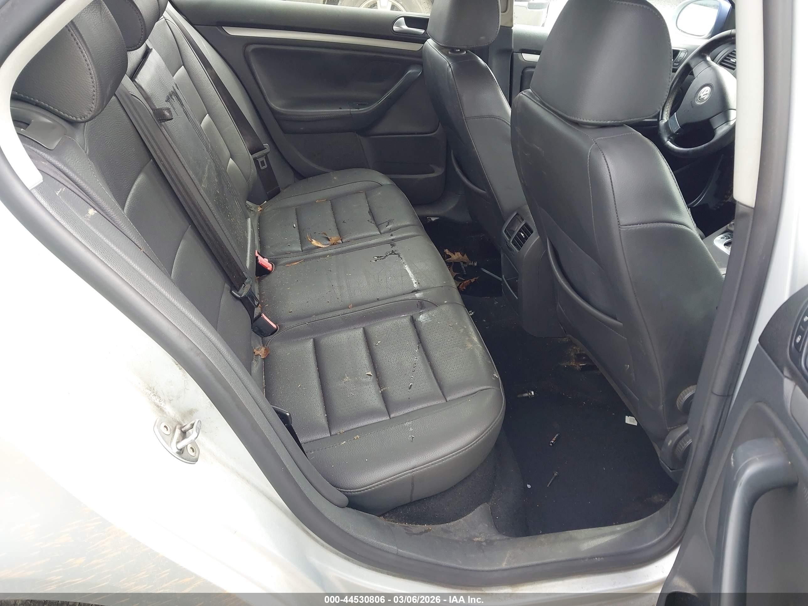 2008 Volkswagen Jetta Se Серебряный vin: 3VWRZ71K08M090312