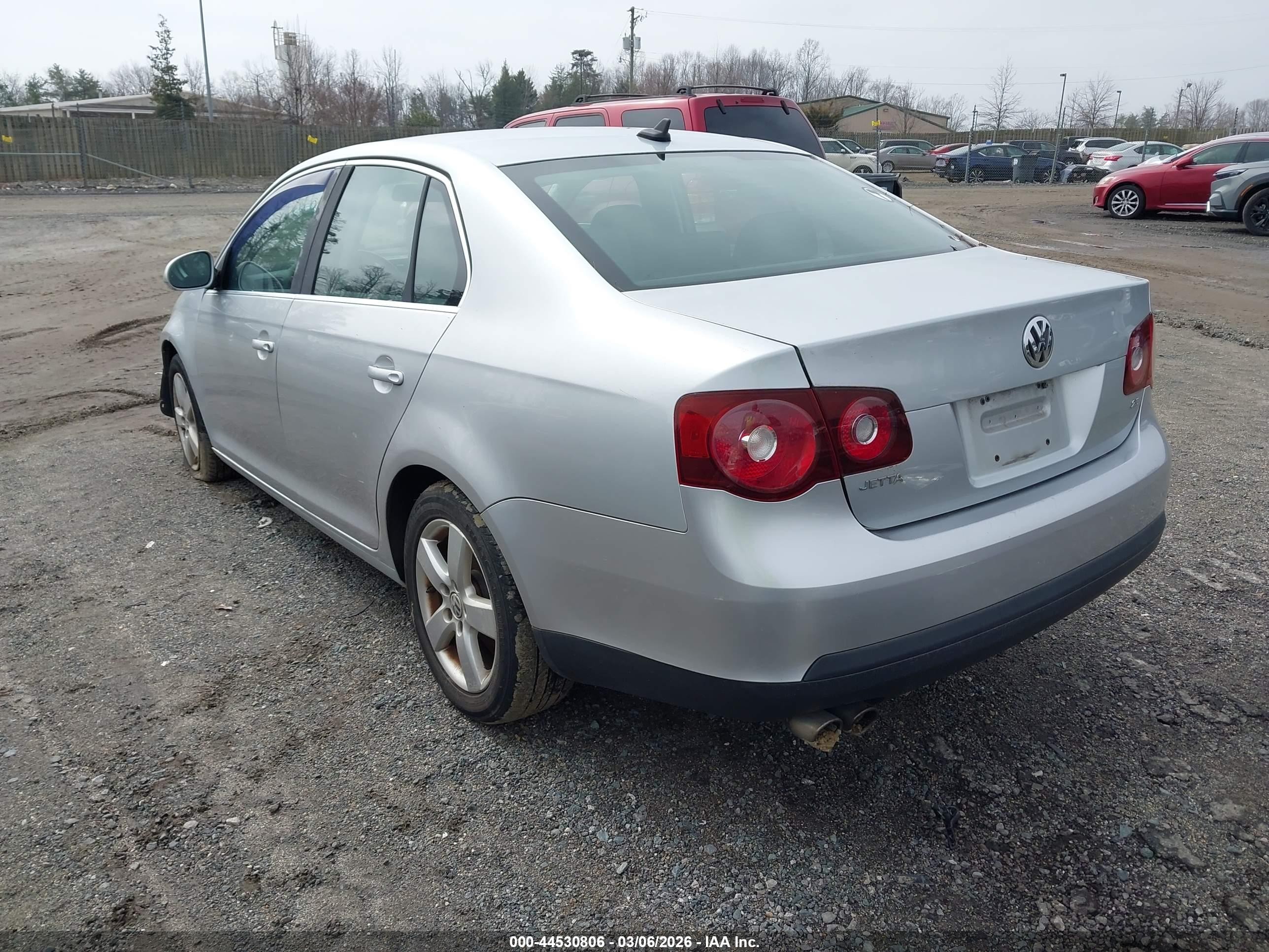 2008 Volkswagen Jetta Se Серебряный vin: 3VWRZ71K08M090312