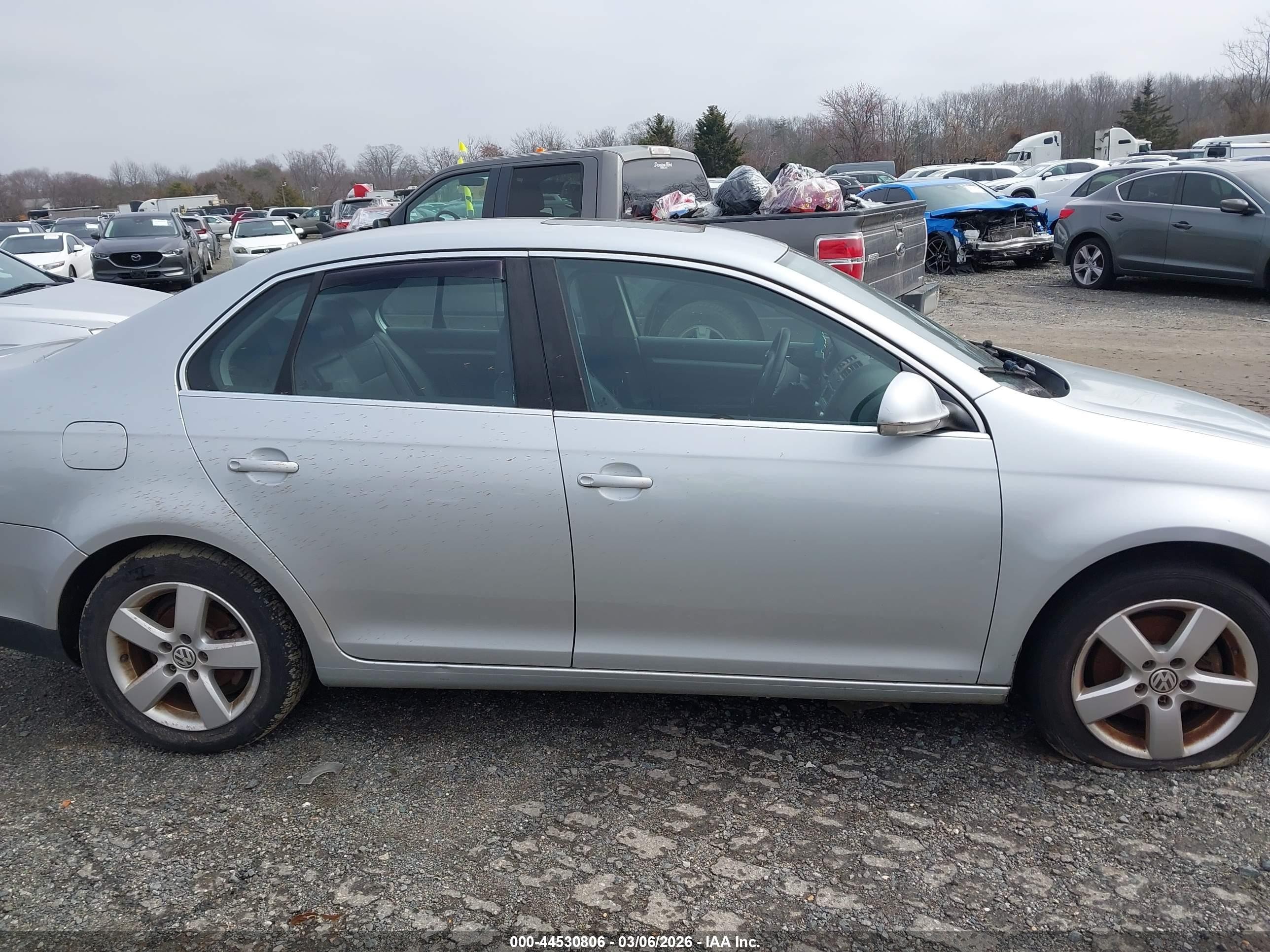 2008 Volkswagen Jetta Se Серебряный vin: 3VWRZ71K08M090312