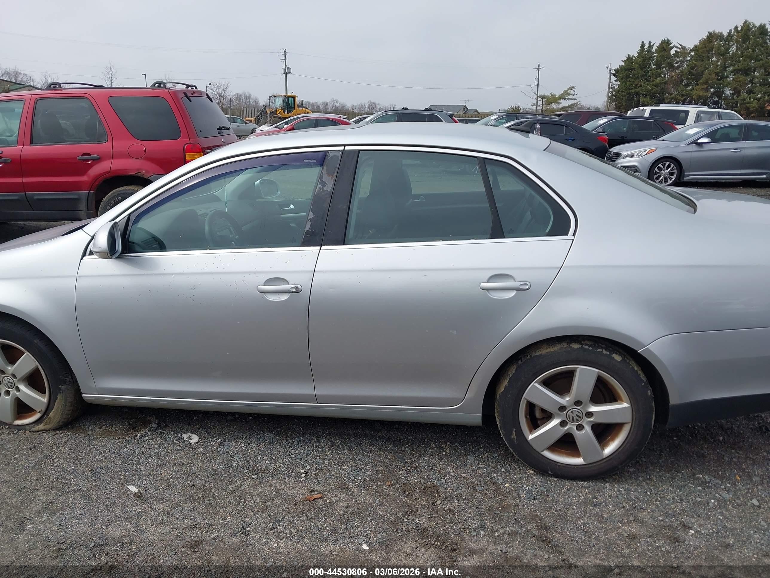 2008 Volkswagen Jetta Se Серебряный vin: 3VWRZ71K08M090312
