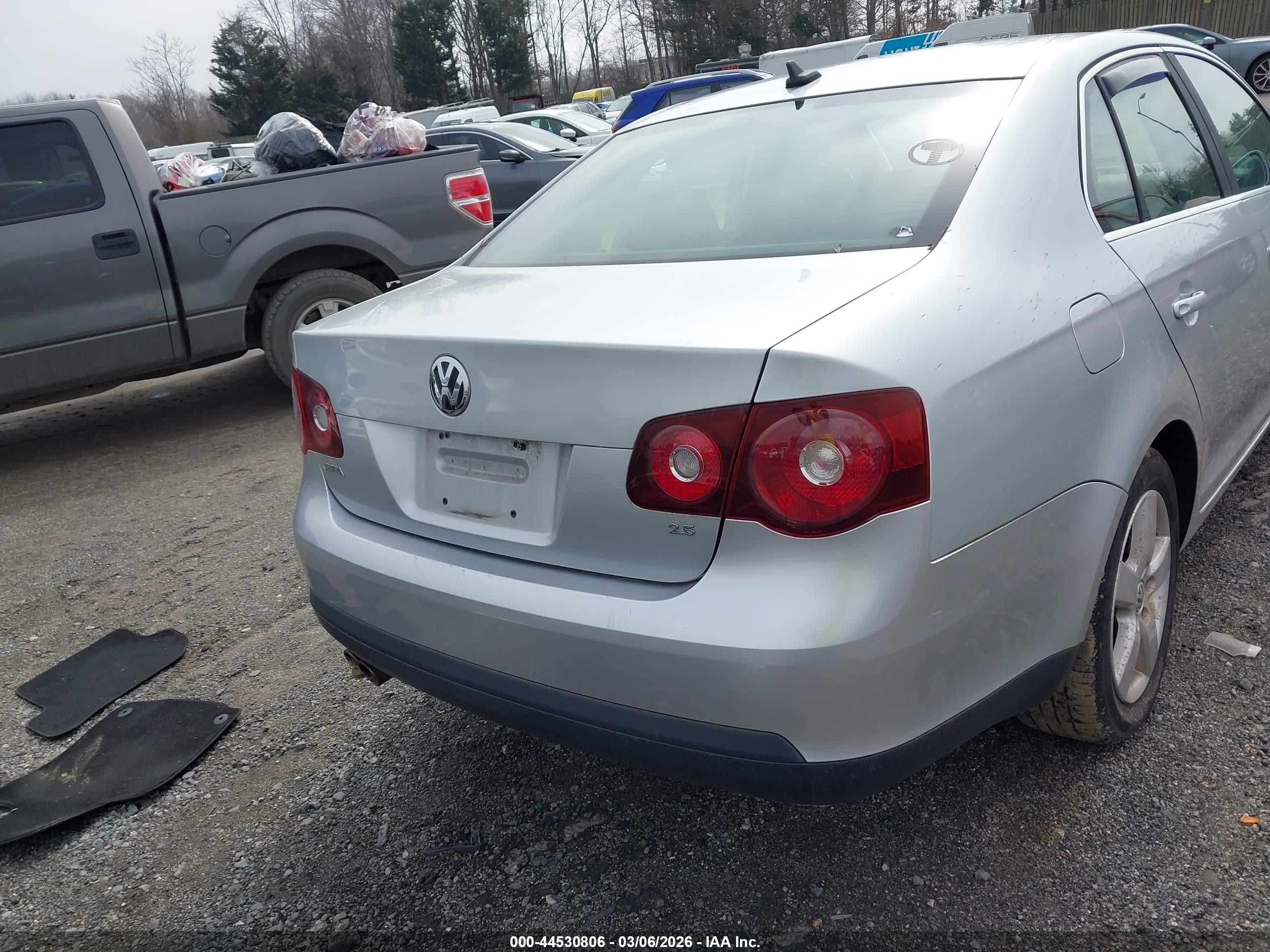2008 Volkswagen Jetta Se Серебряный vin: 3VWRZ71K08M090312