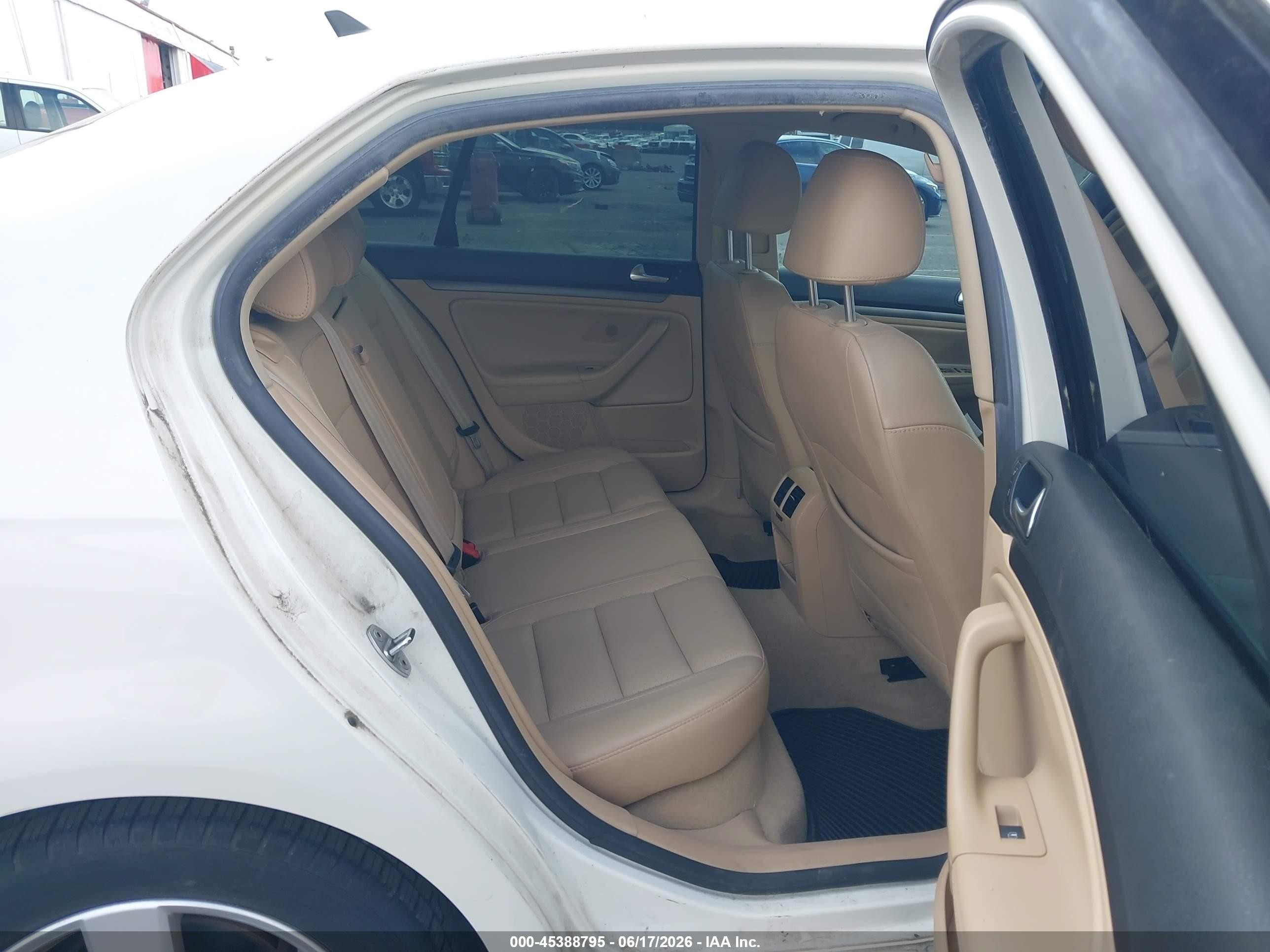 2008 Volkswagen Jetta Se/sel White vin: 3VWRZ71K08M178552
