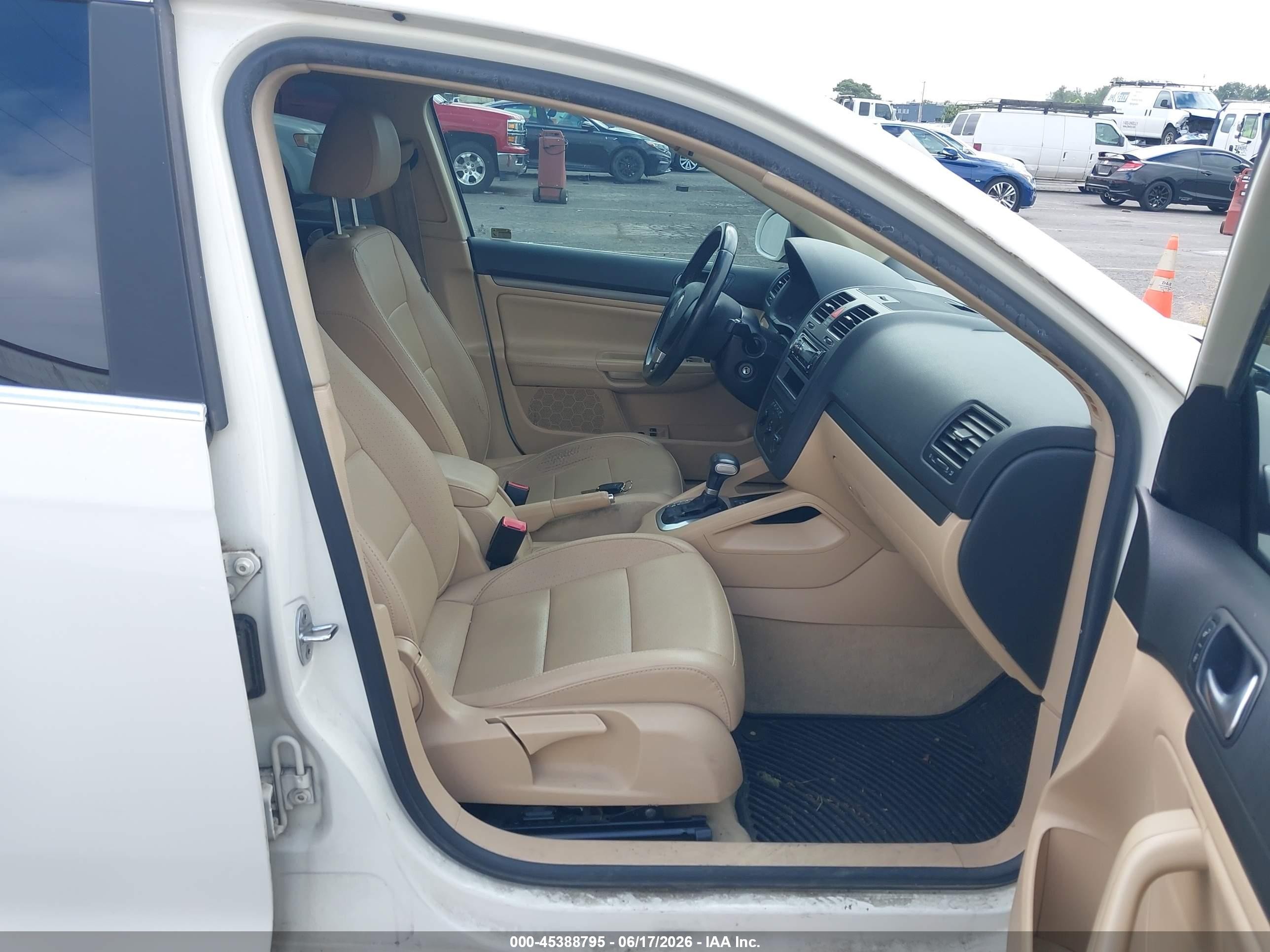 2008 Volkswagen Jetta Se/sel White vin: 3VWRZ71K08M178552
