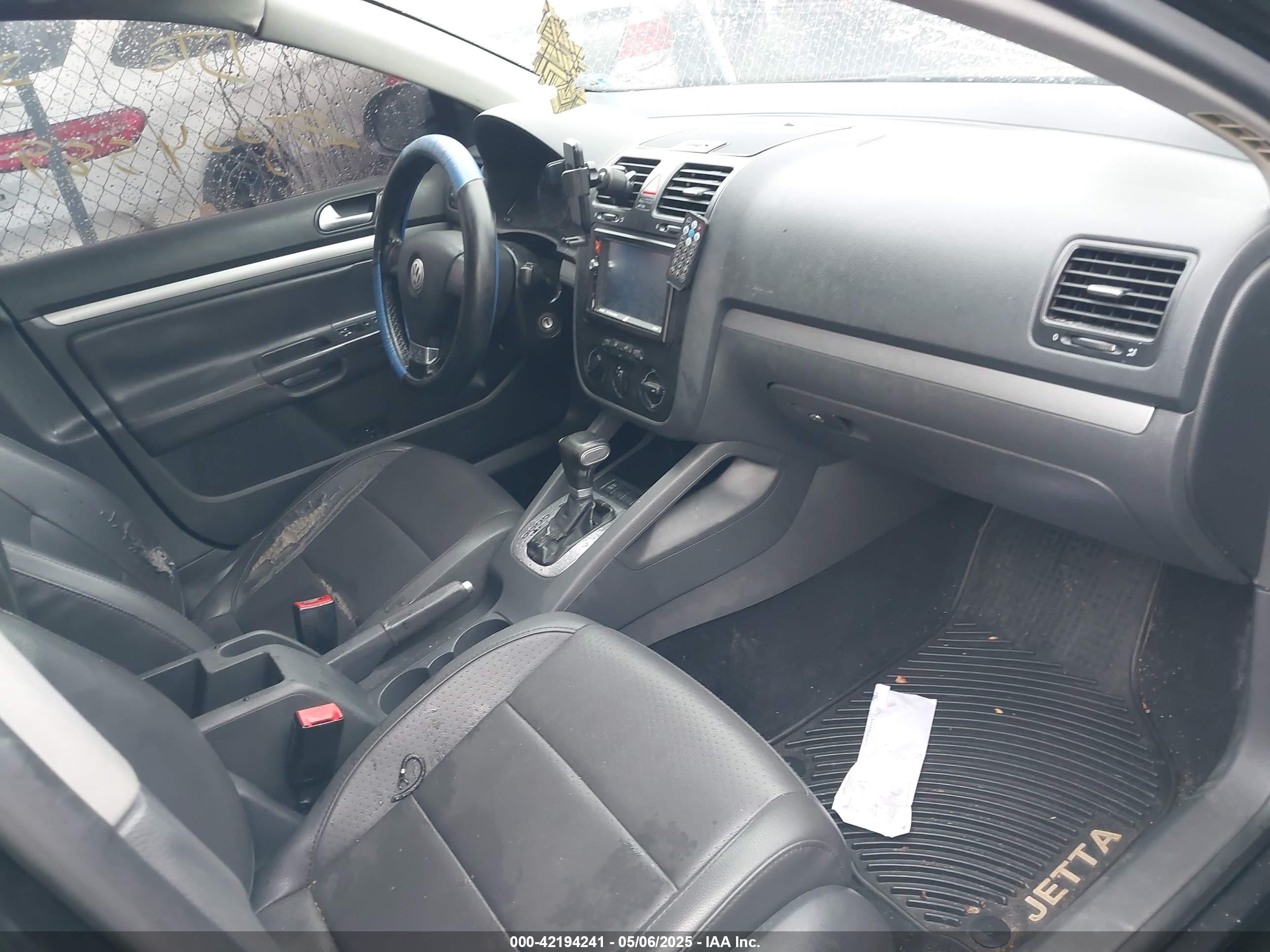 2008 Volkswagen Jetta Se/sel Черный vin: 3VWRZ71K08M190202