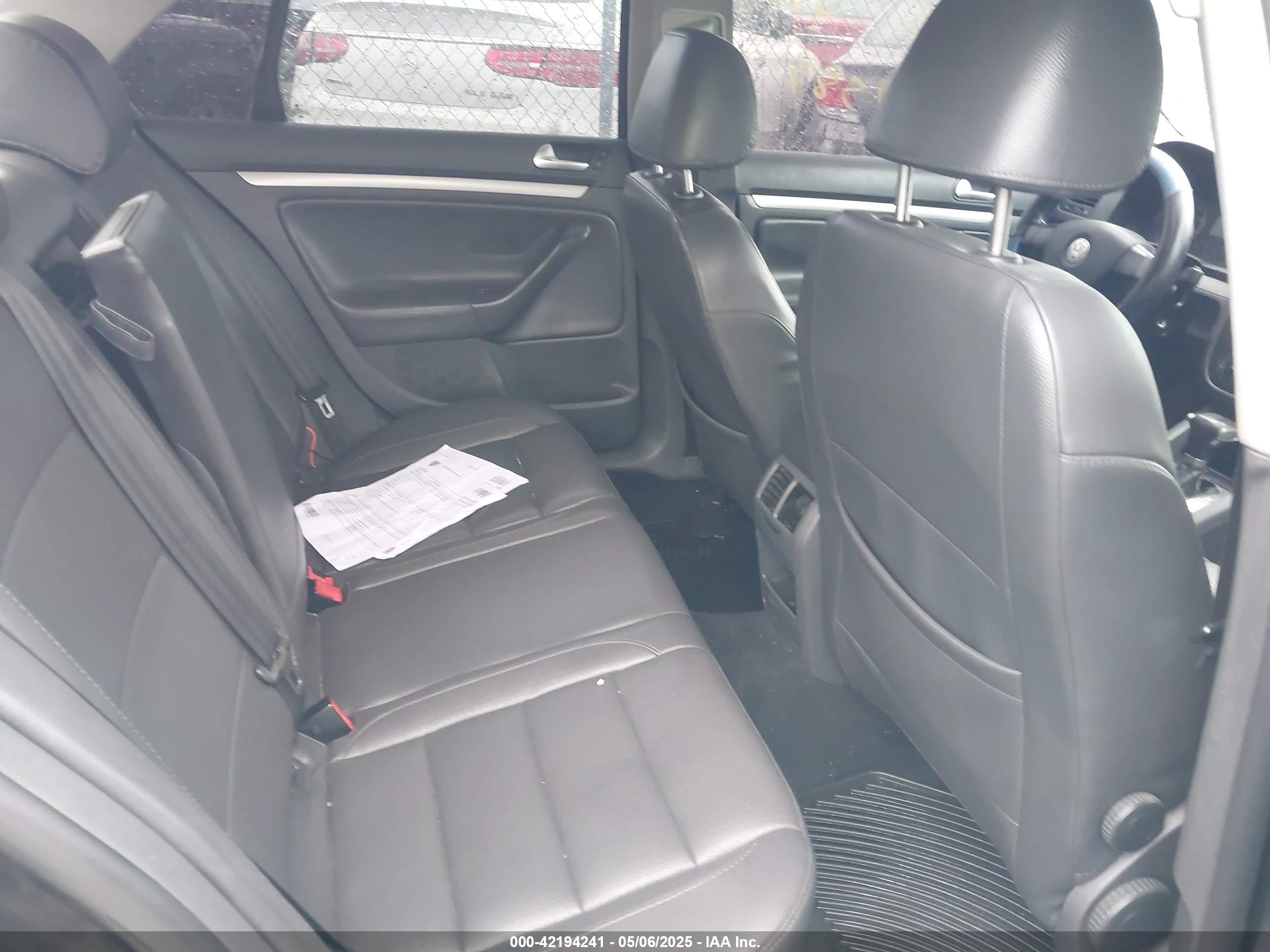 2008 Volkswagen Jetta Se/sel Черный vin: 3VWRZ71K08M190202