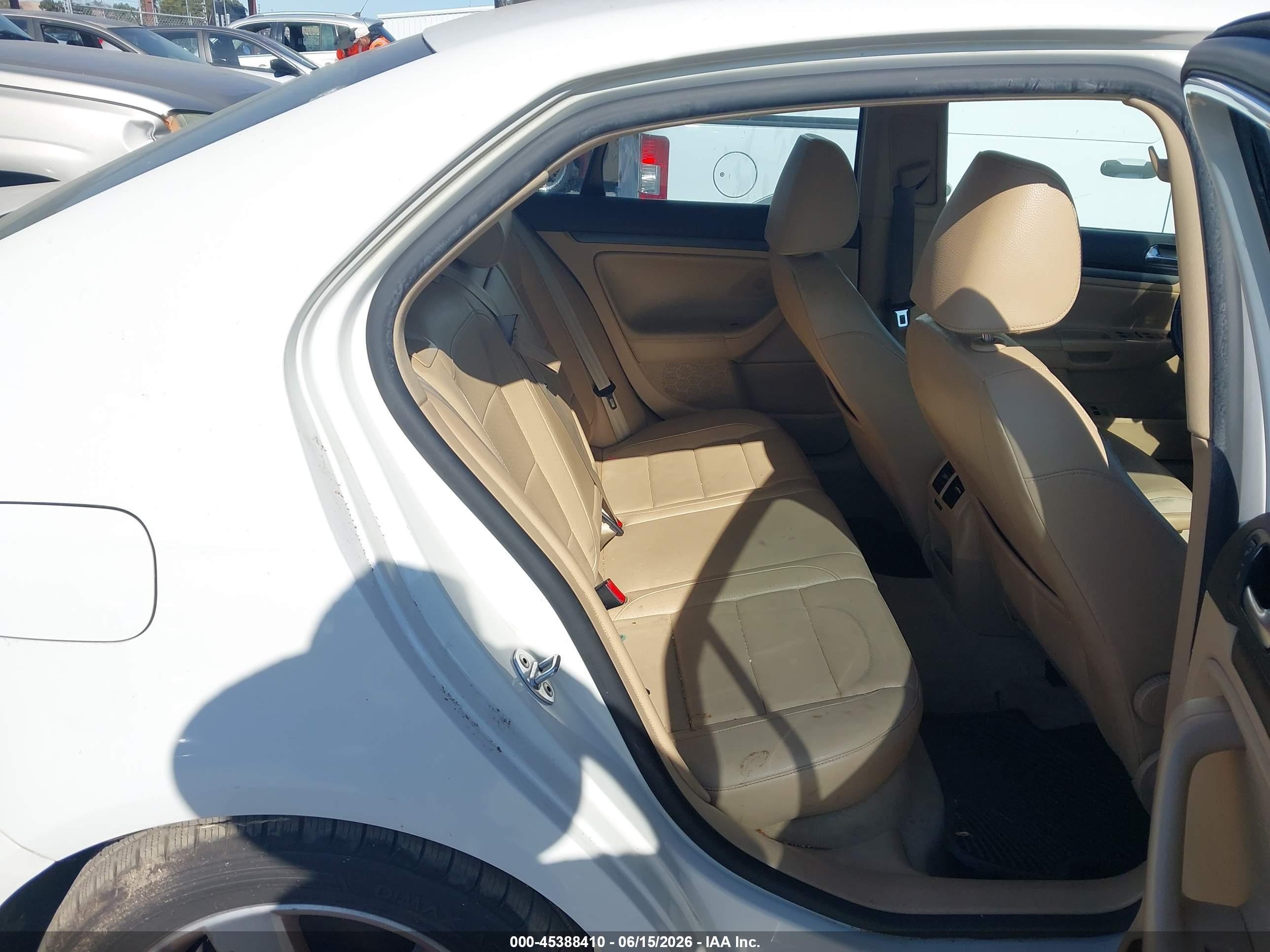 2009 Volkswagen Jetta Se/sel White vin: 3VWRZ71K29M062657