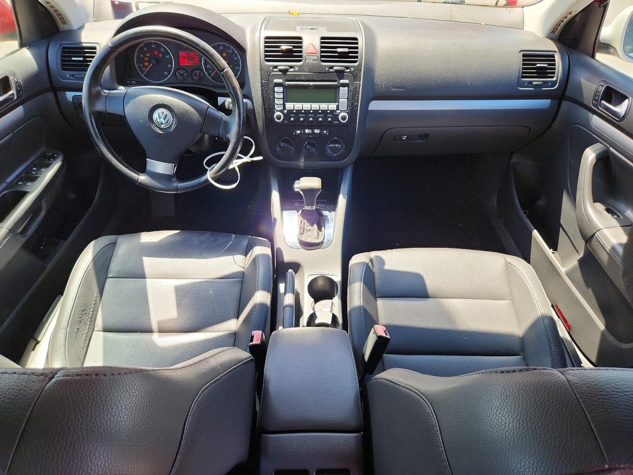 2009 Volkswagen Jetta Red vin: 3VWRZ71K79M036720