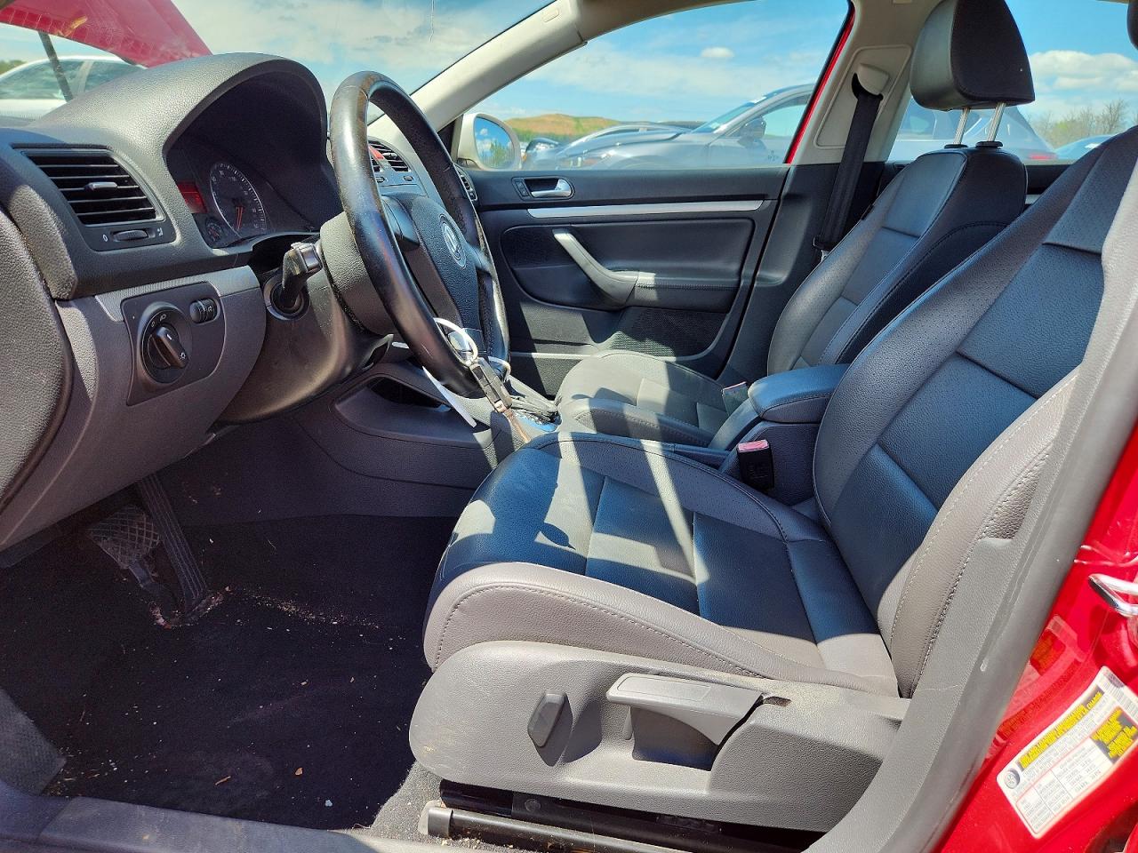 2009 Volkswagen Jetta Red vin: 3VWRZ71K79M036720