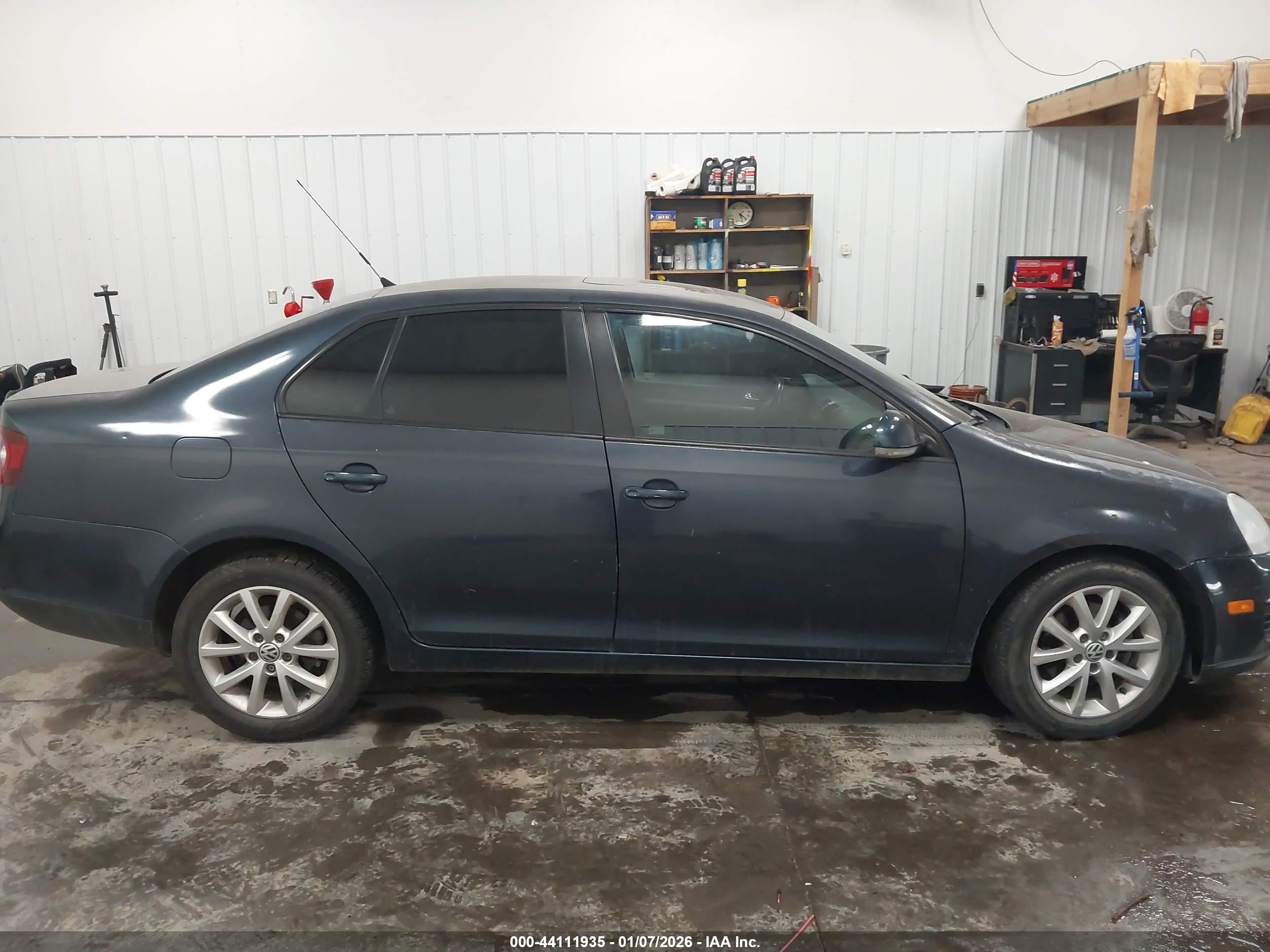 2010 Volkswagen Jetta Limited Edition Blue vin: 3VWRZ7AJ0AM111298