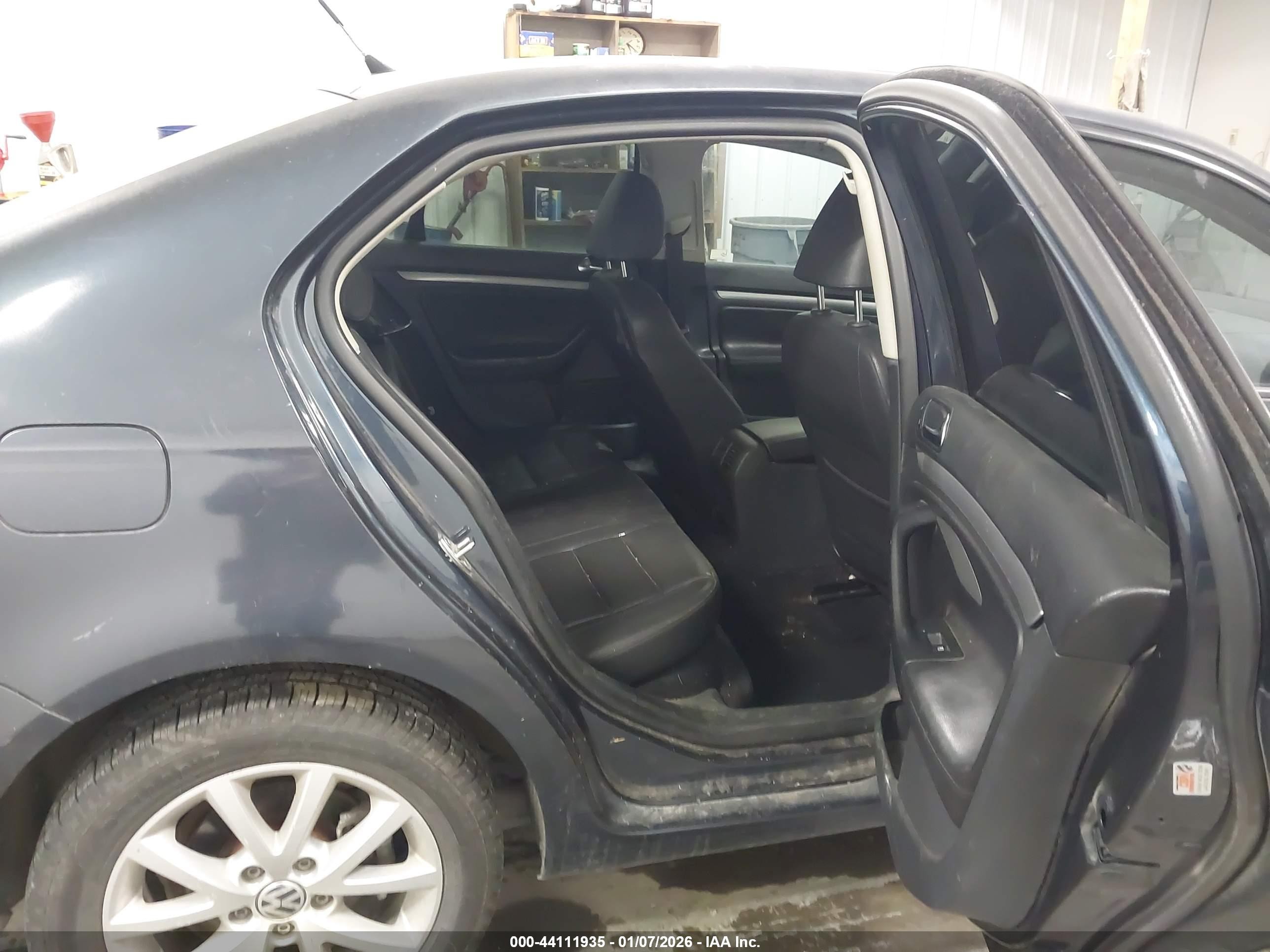 2010 Volkswagen Jetta Limited Edition Blue vin: 3VWRZ7AJ0AM111298