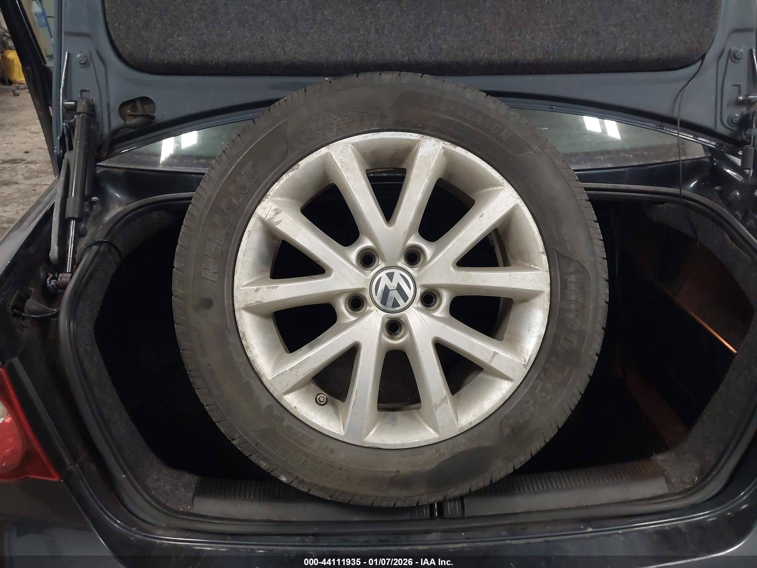 2010 Volkswagen Jetta Limited Edition Blue vin: 3VWRZ7AJ0AM111298