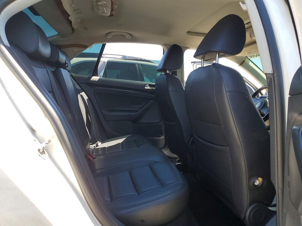 2010 Volkswagen Jetta Se Белый vin: 3VWRZ7AJ1AM056828