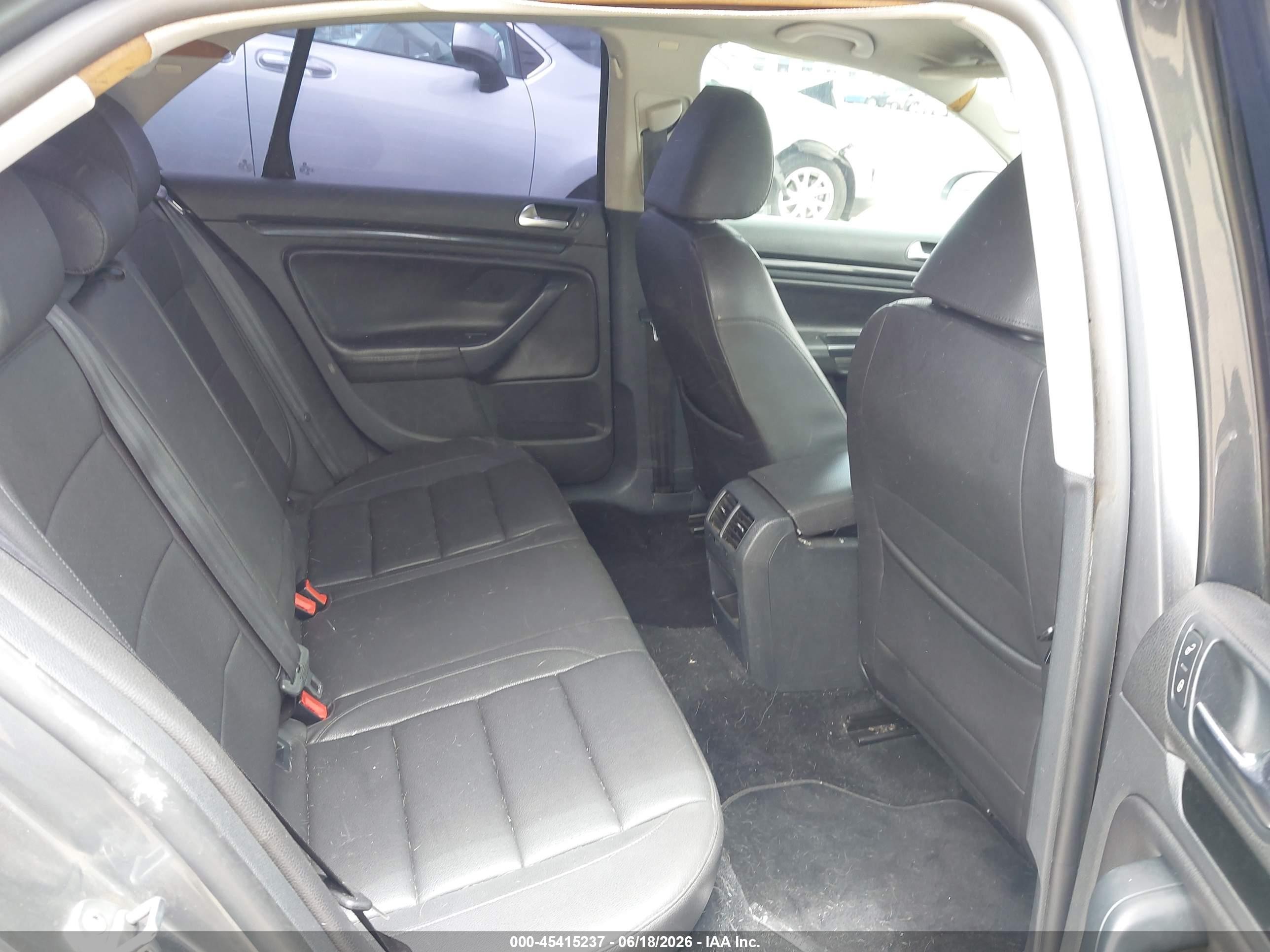 2010 Volkswagen Jetta Se Gray vin: 3VWRZ7AJ2AM036801