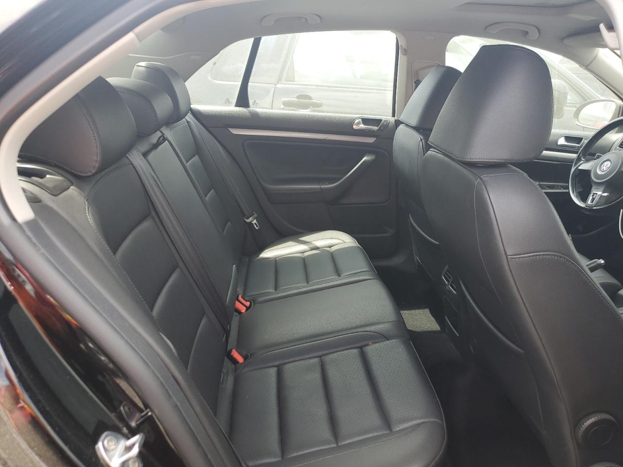 2010 Volkswagen Jetta Se Black vin: 3VWRZ7AJ2AM115983