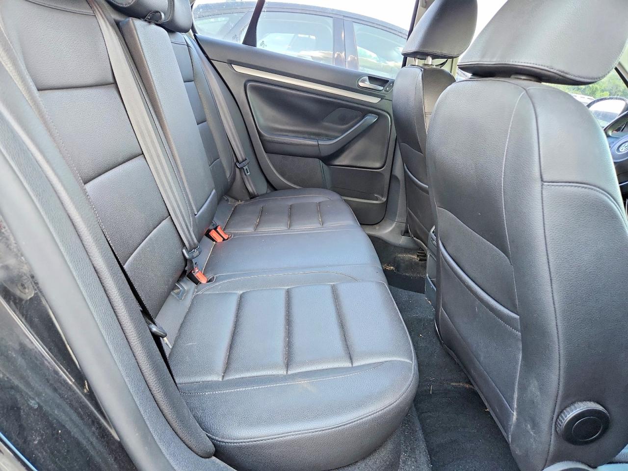 2010 Volkswagen Jetta Se Black vin: 3VWRZ7AJ2AM121878