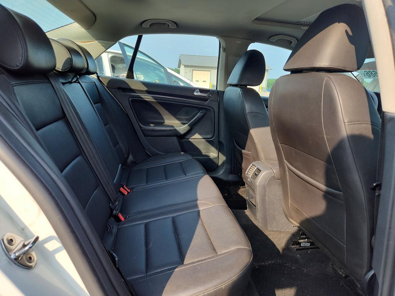 2010 Volkswagen Jetta Se White vin: 3VWRZ7AJ4AM051798