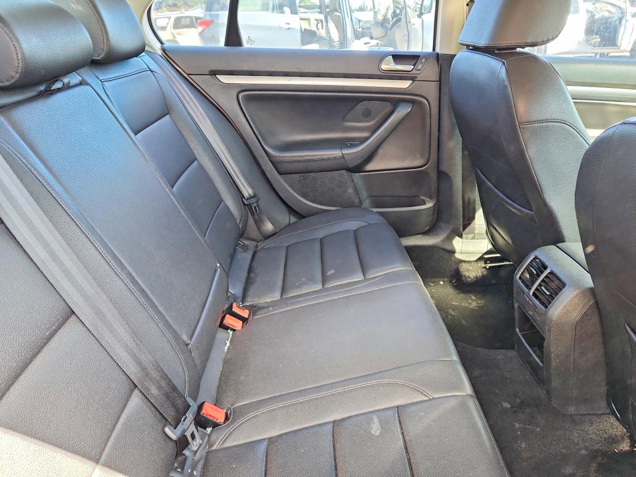 2010 Volkswagen Jetta Se White vin: 3VWRZ7AJ4AM111191