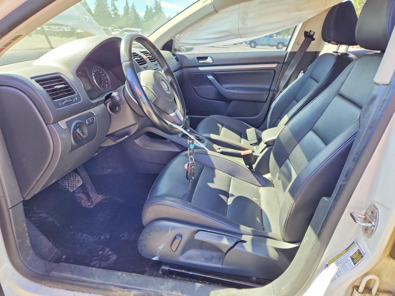 2010 Volkswagen Jetta Se White vin: 3VWRZ7AJ4AM111191