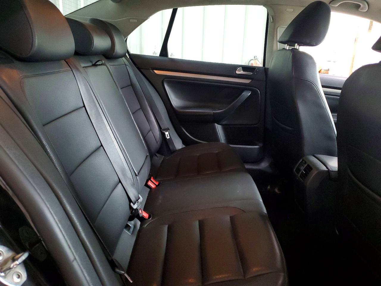 2010 Volkswagen Jetta Se Черный vin: 3VWRZ7AJ4AM124006