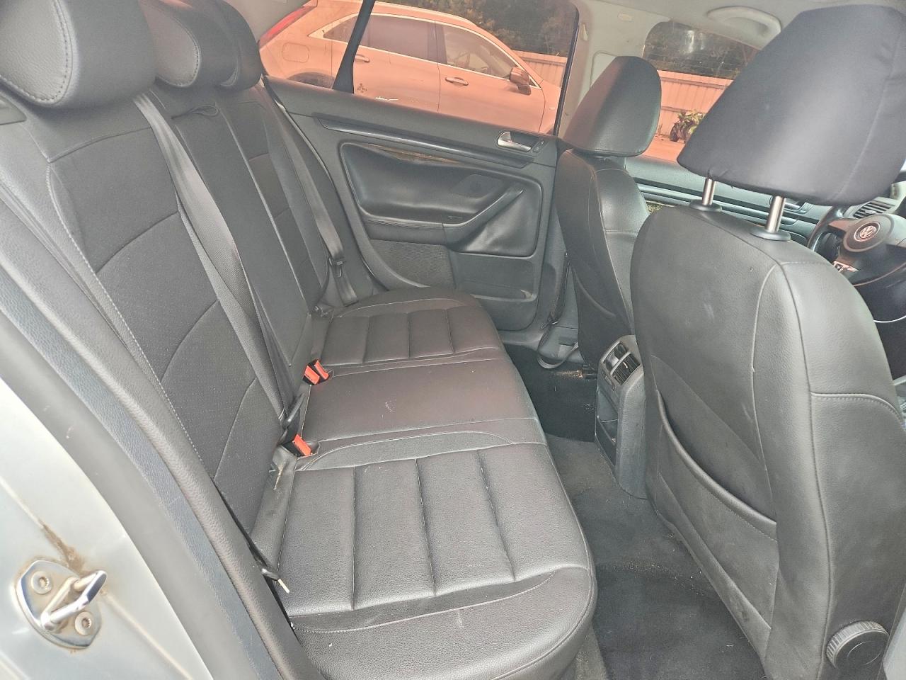 2010 Volkswagen Jetta Se Silver vin: 3VWRZ7AJ5AM016669
