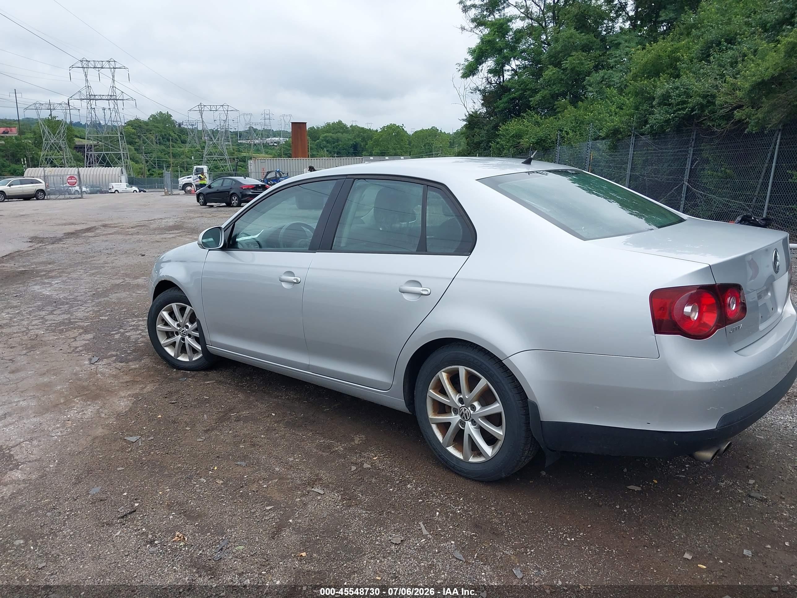 2010 Volkswagen Jetta Limited Edition Silver vin: 3VWRZ7AJ7AM158232