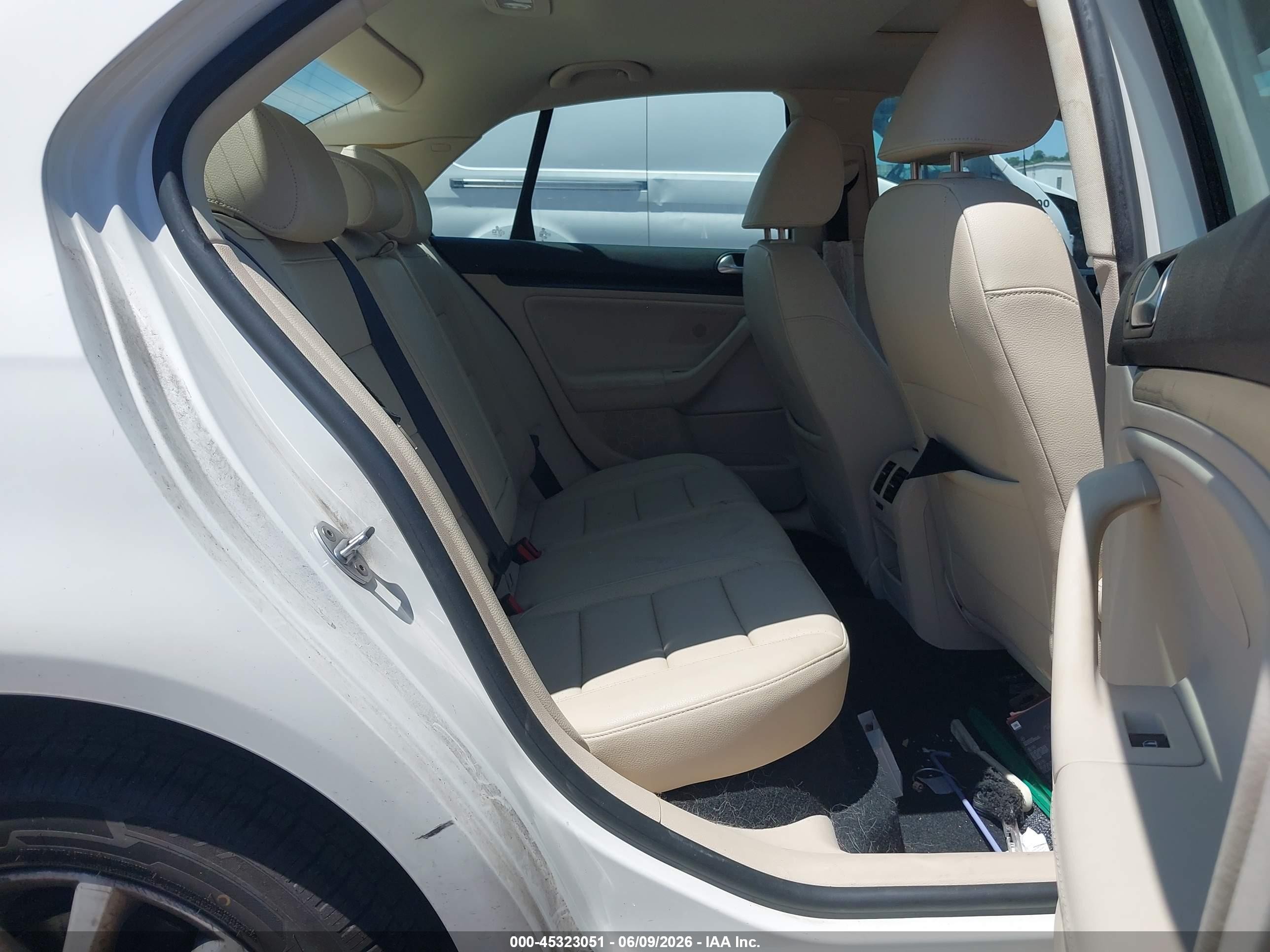 2010 Volkswagen Jetta Se White vin: 3VWRZ7AJ8AM037709