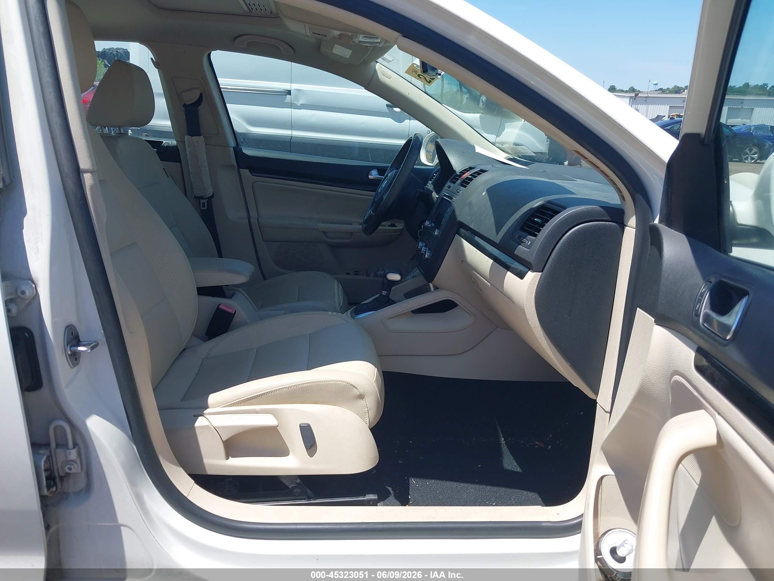 2010 Volkswagen Jetta Se White vin: 3VWRZ7AJ8AM037709
