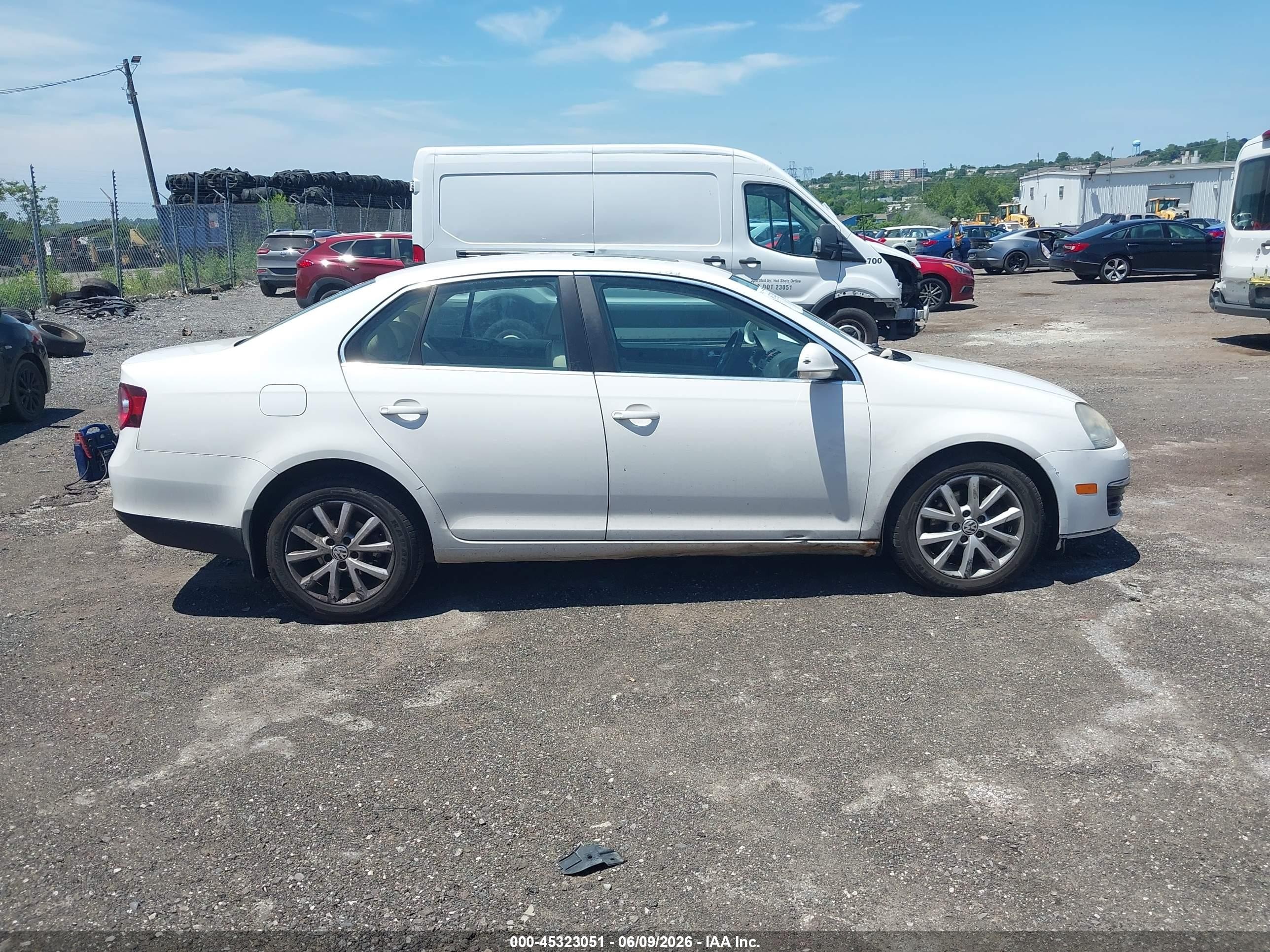 2010 Volkswagen Jetta Se White vin: 3VWRZ7AJ8AM037709