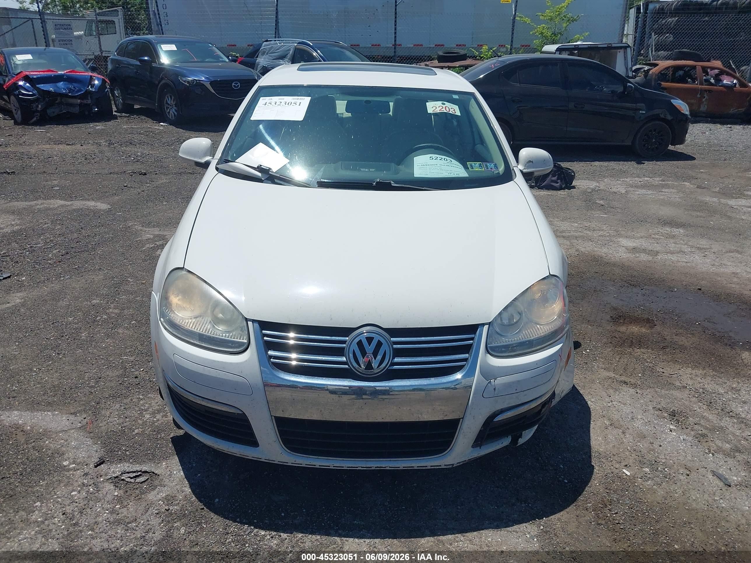 2010 Volkswagen Jetta Se White vin: 3VWRZ7AJ8AM037709