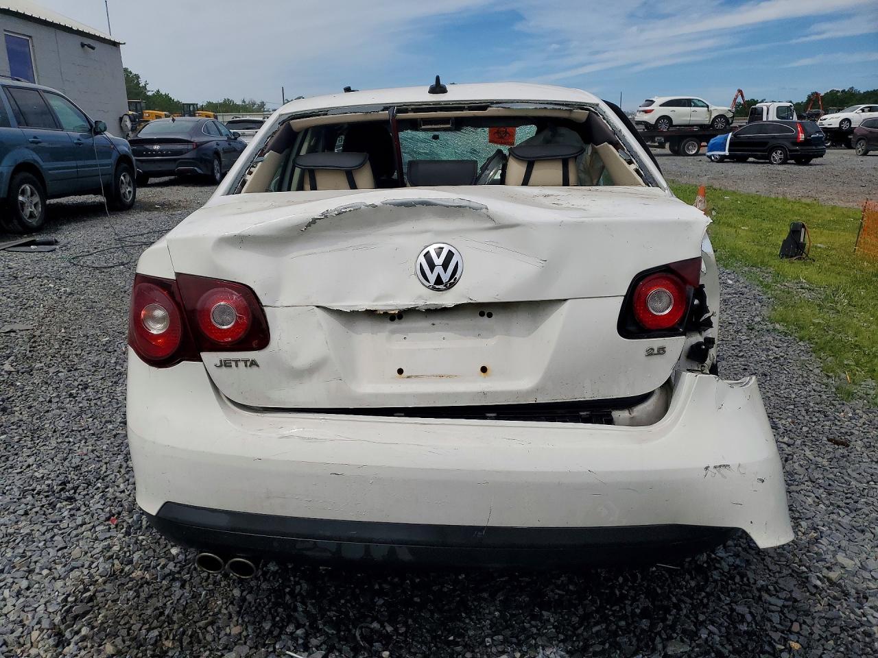 2010 Volkswagen Jetta Se White vin: 3VWRZ7AJ8AM043798
