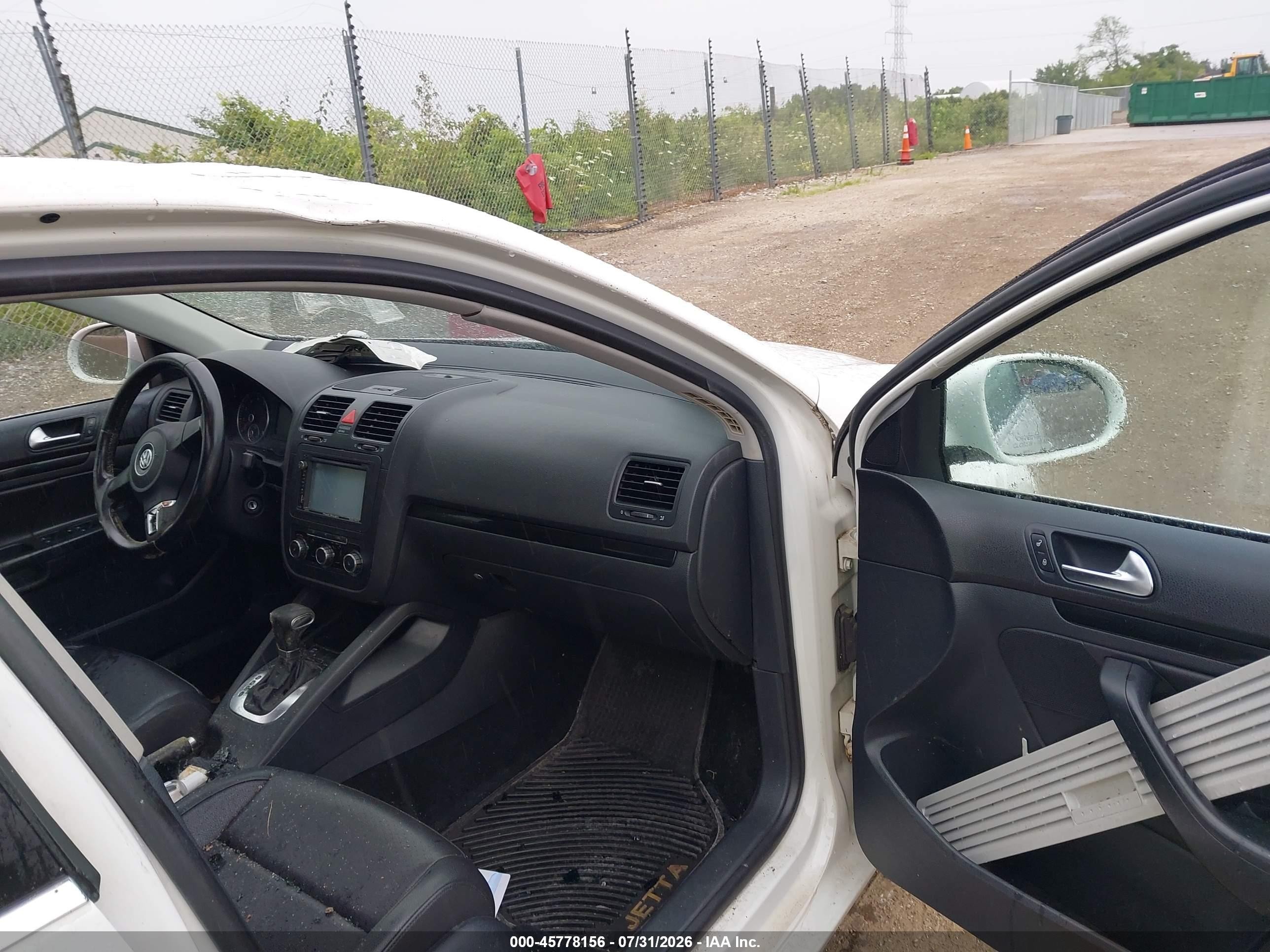 2010 Volkswagen Jetta Se Белый vin: 3VWRZ7AJ8AM049908