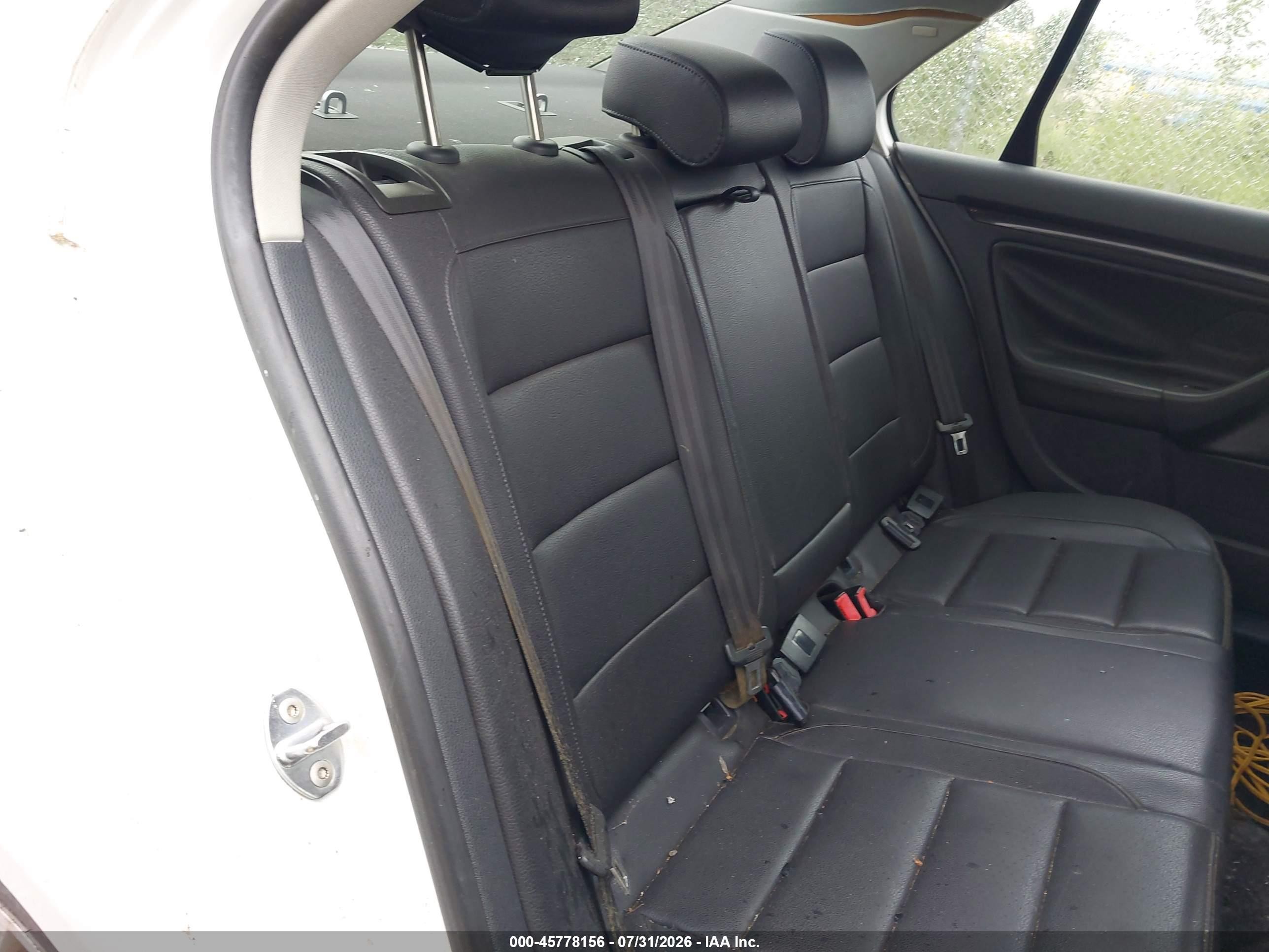 2010 Volkswagen Jetta Se Белый vin: 3VWRZ7AJ8AM049908