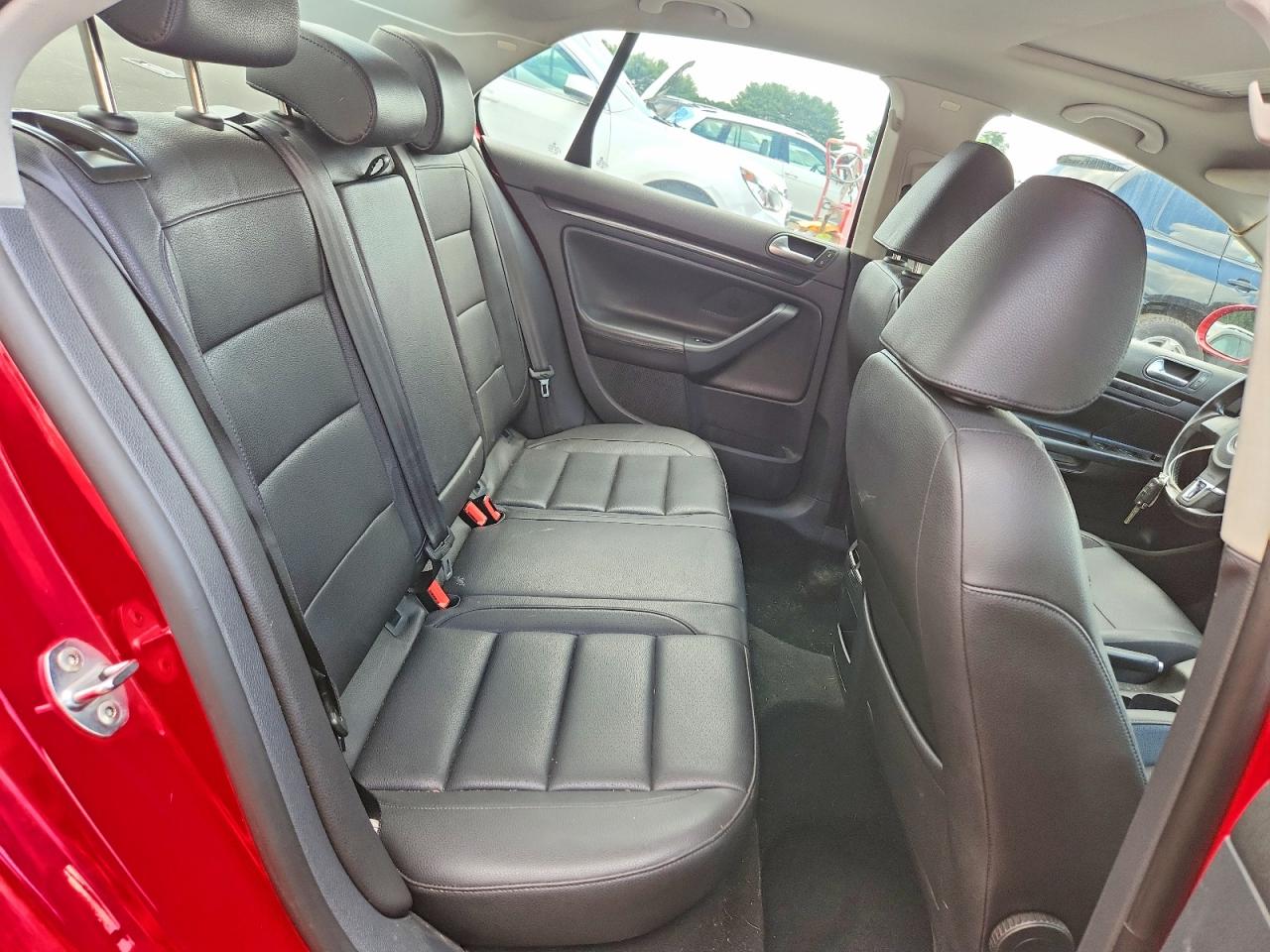 2010 Volkswagen Jetta Se Red vin: 3VWRZ7AJ8AM056843