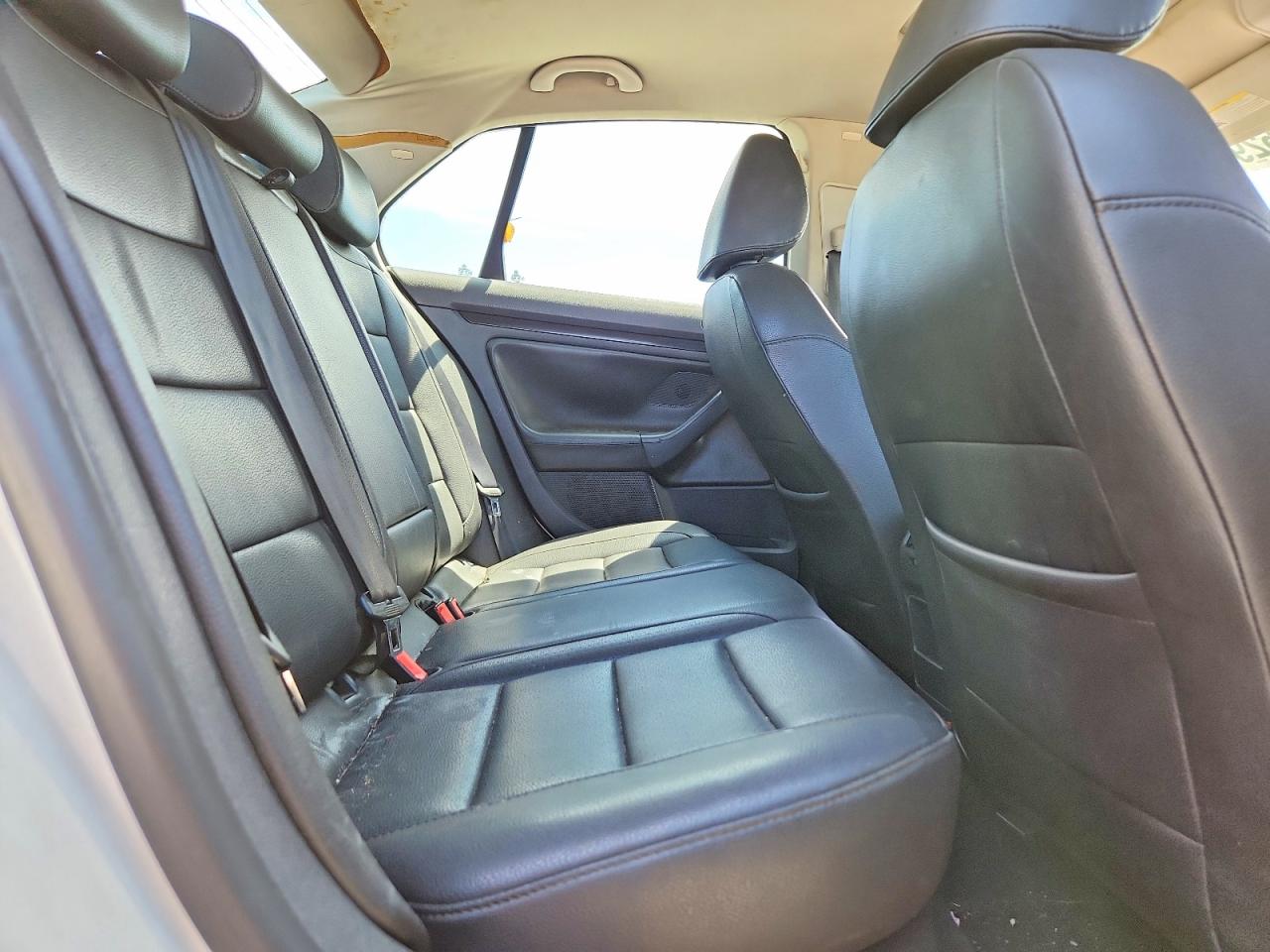 2010 Volkswagen Jetta Se White vin: 3VWRZ7AJXAM055497