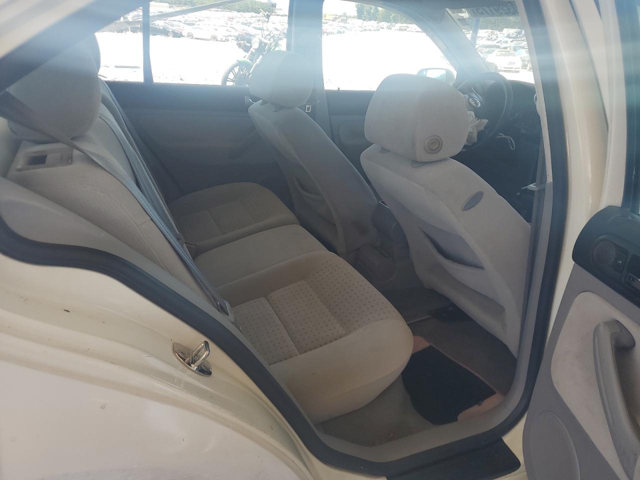 1999 Volkswagen Jetta Gls White vin: 3VWSA29M0XM103558