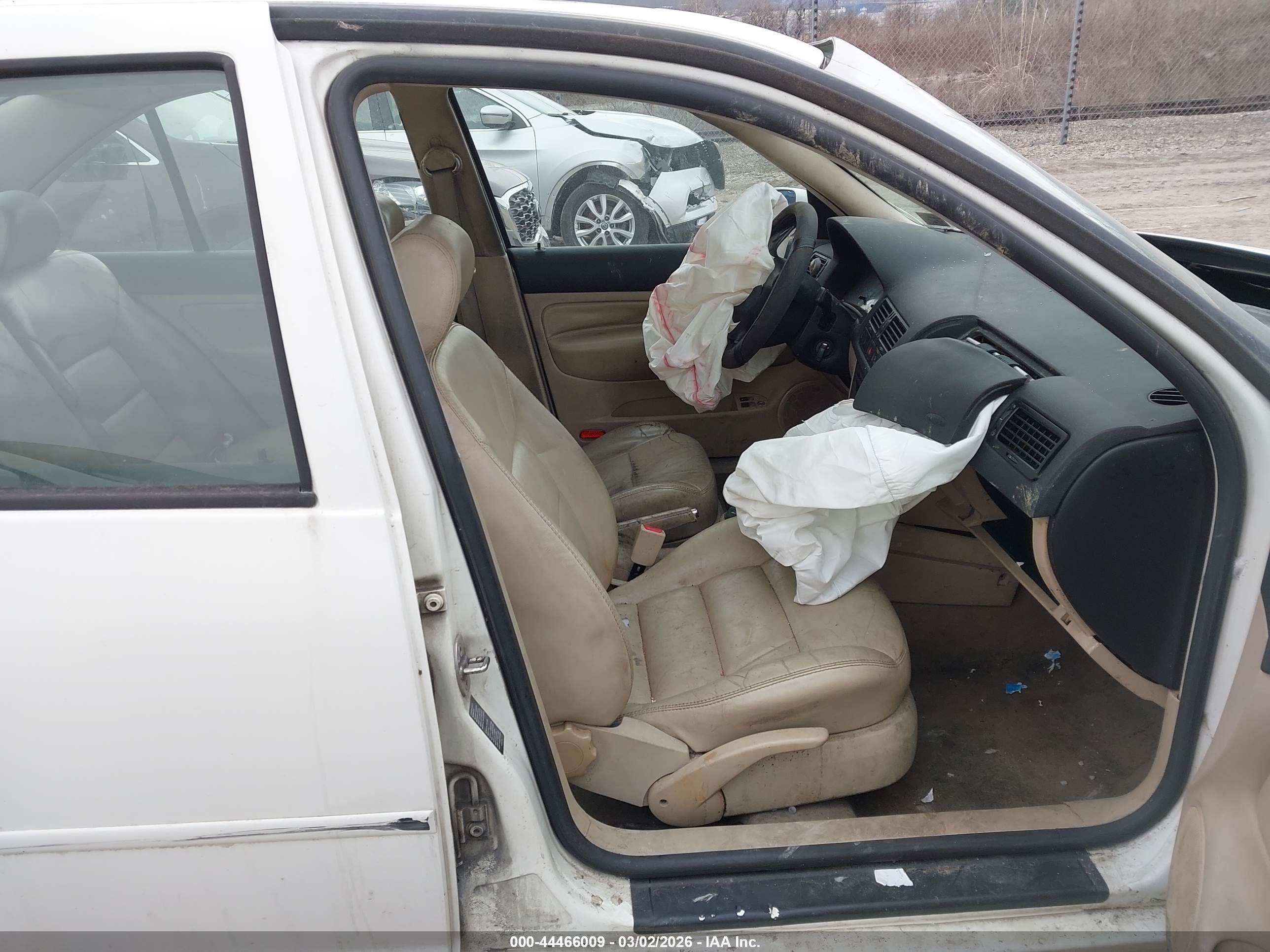 2000 Volkswagen Jetta Gls White vin: 3VWSA29M4YM138217