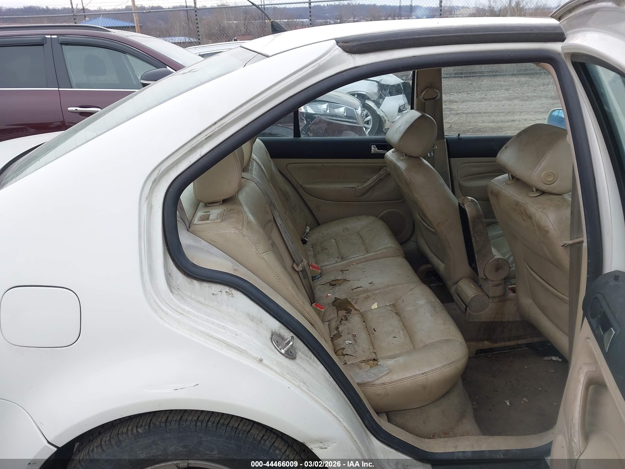2000 Volkswagen Jetta Gls White vin: 3VWSA29M4YM138217