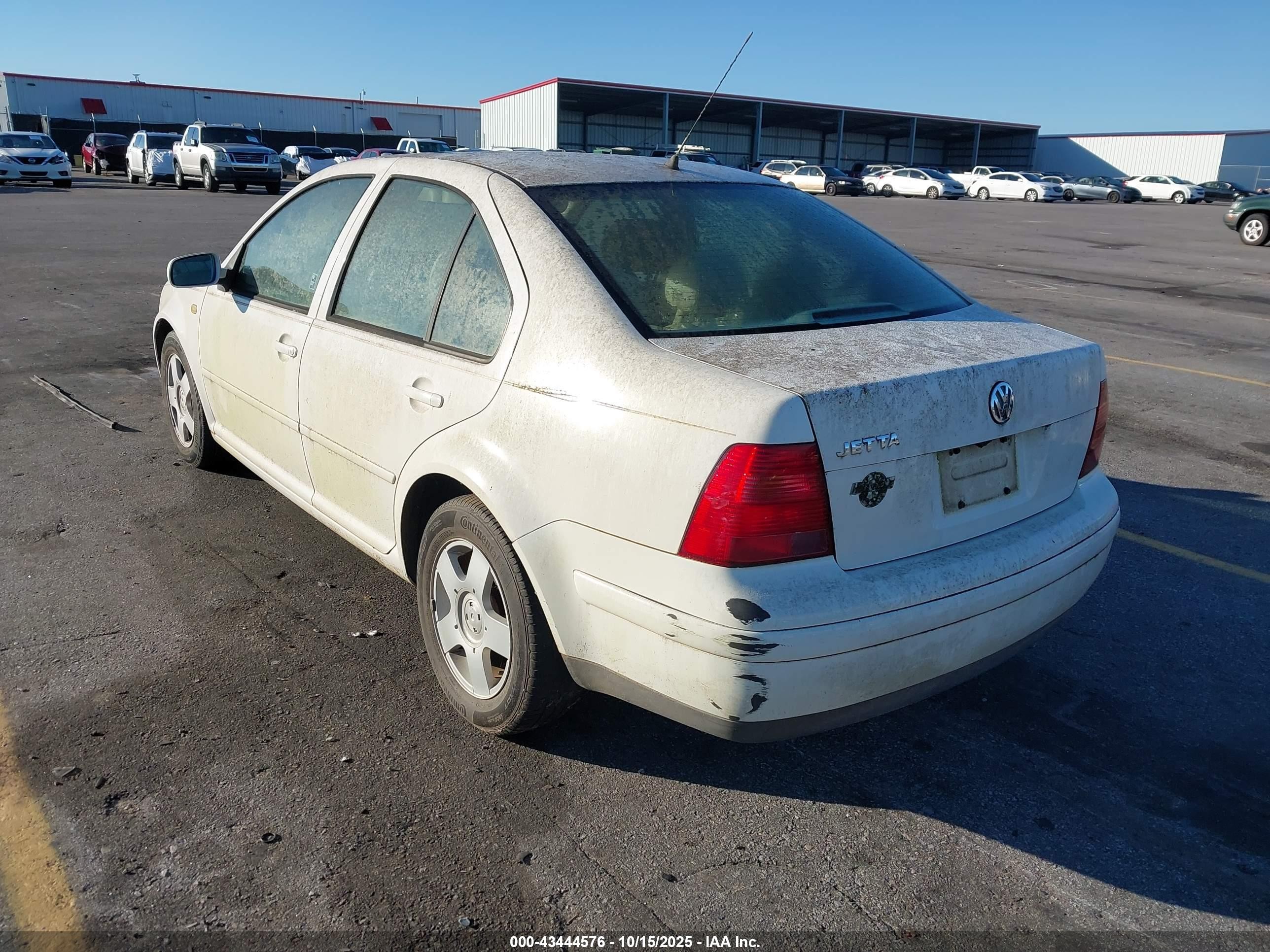2000 Volkswagen Jetta Gls White vin: 3VWSA29M5YM039759