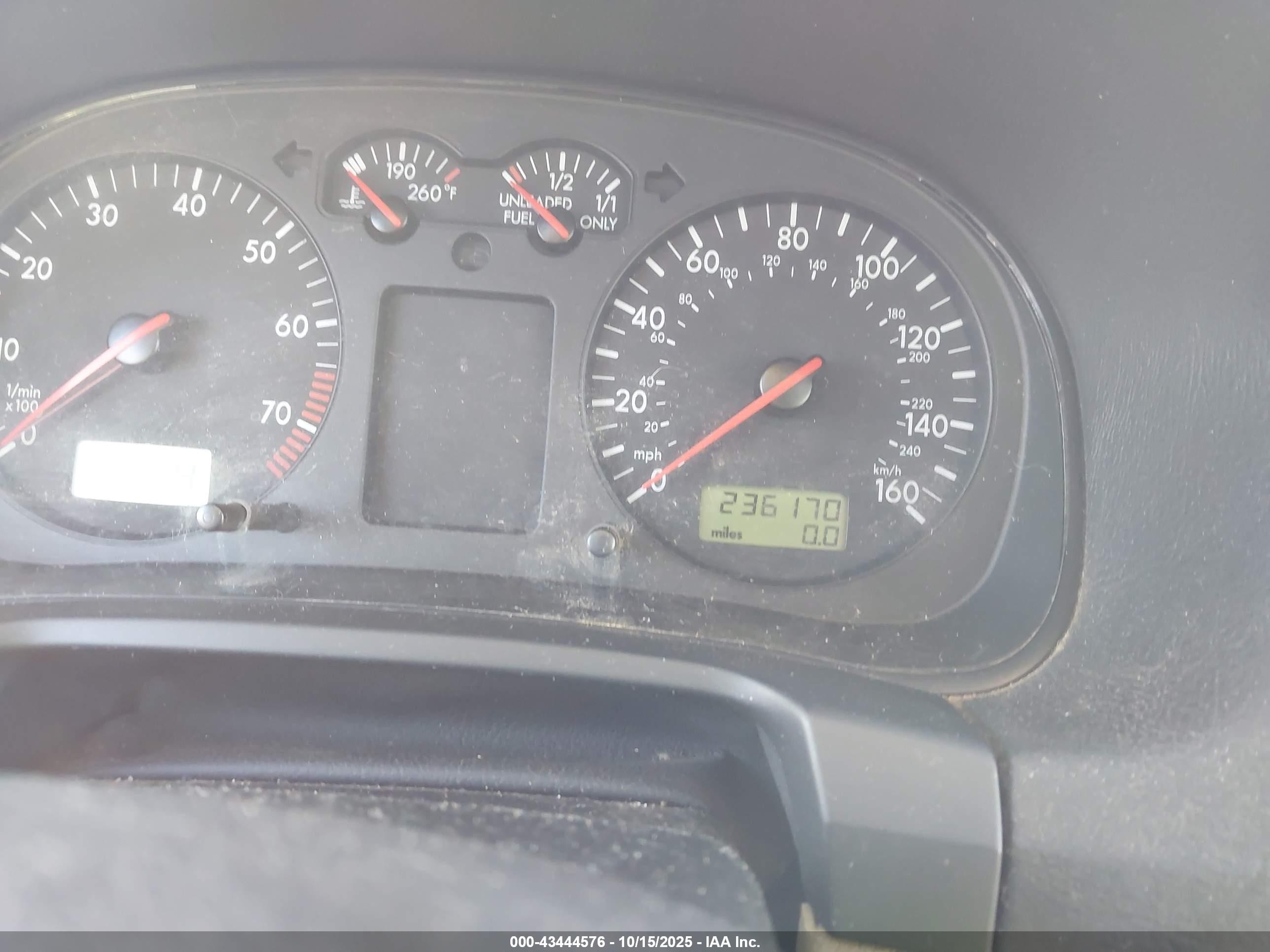2000 Volkswagen Jetta Gls White vin: 3VWSA29M5YM039759