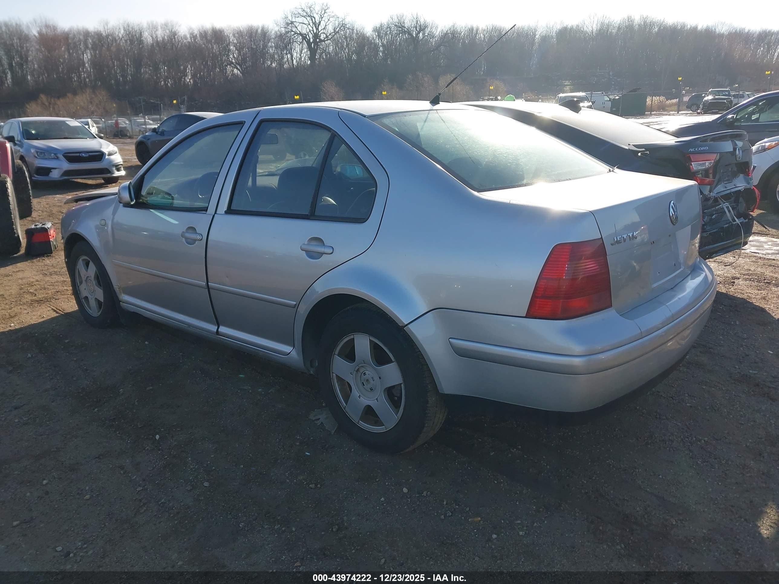 2000 Volkswagen Jetta Gls Silver vin: 3VWSA29M6YM135822
